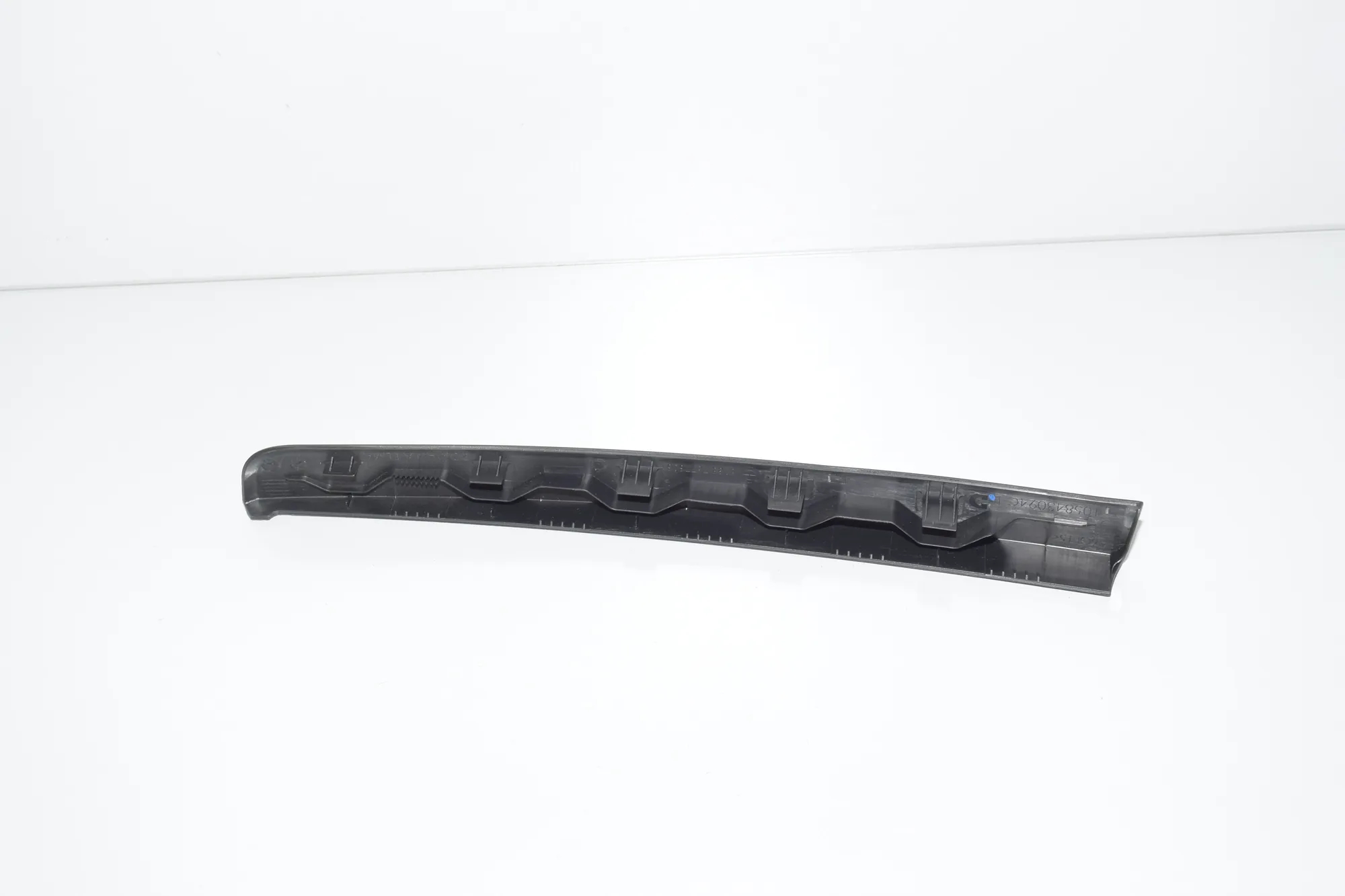 Rear Left Door Window Strip – OEM 7377303 · BMW 7 (G11, G12) 730 d, Ld xDrive 2017 – 3
