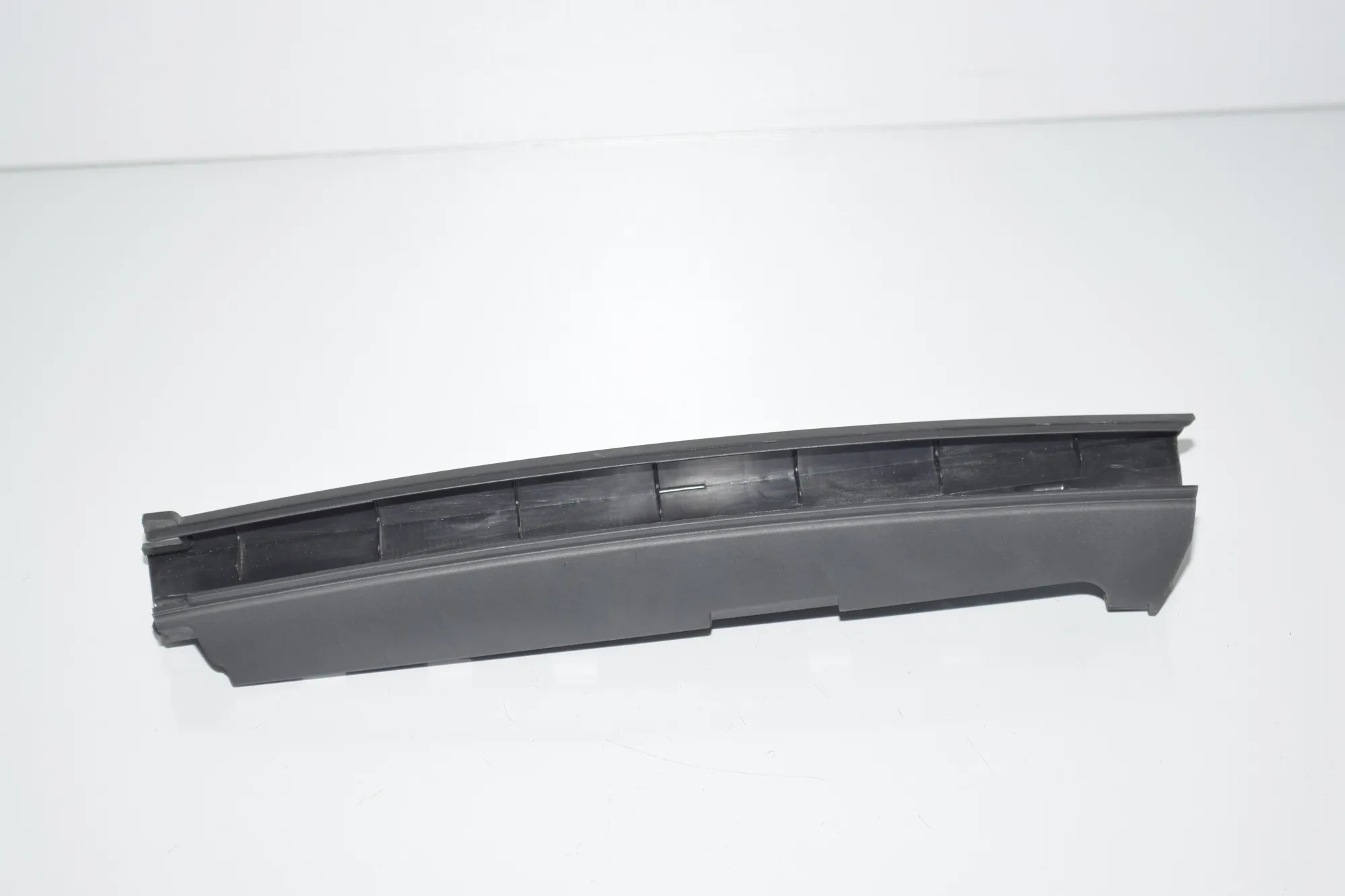 Rear Left Door Window Strip – OEM 7377313 · BMW 7 (G11, G12) 730 d, Ld xDrive 2017