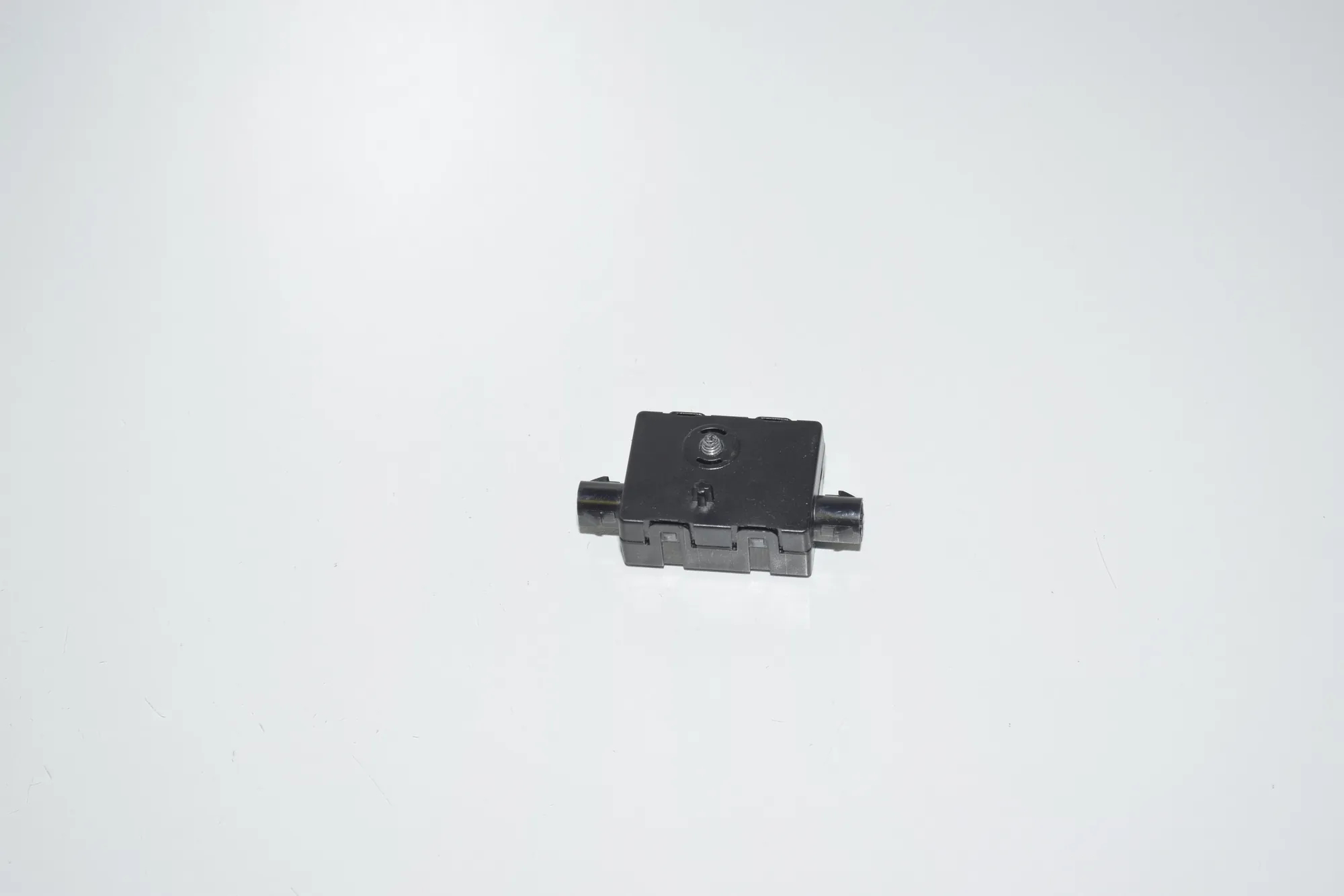 Antenna Amplifier – OEM 9325724 · BMW 7 (G11, G12) 730 d, Ld xDrive 2017 – 4
