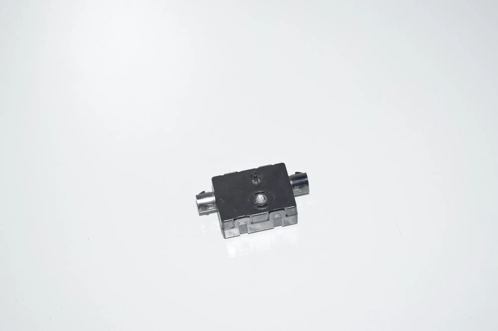 Antenna Amplifier – OEM 9325724 · BMW 7 (G11, G12) 730 d, Ld xDrive 2017 – 3