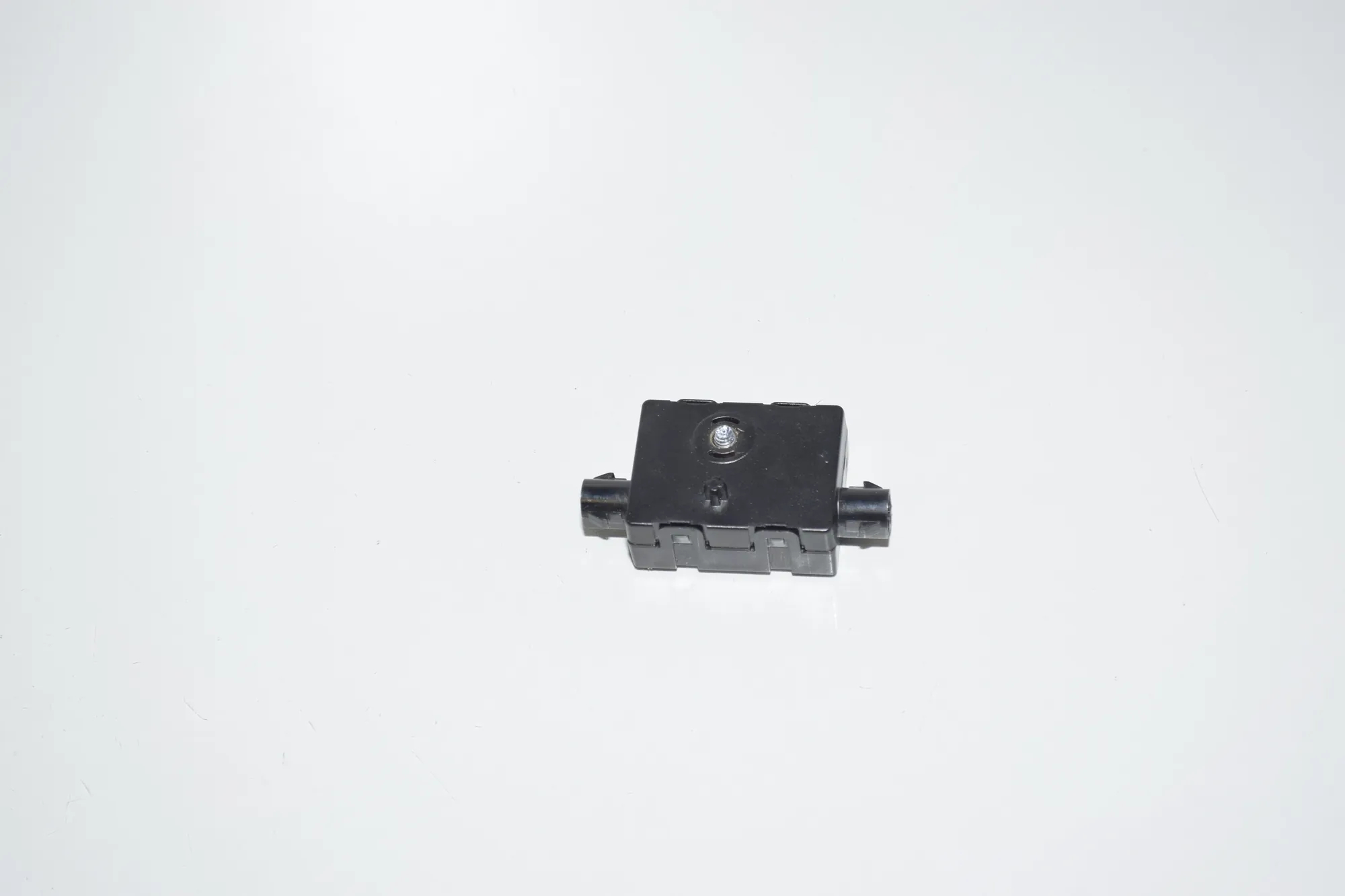 Antenna Amplifier – OEM 9325724 · BMW 7 (G11, G12) 730 d, Ld xDrive 2017 – 4