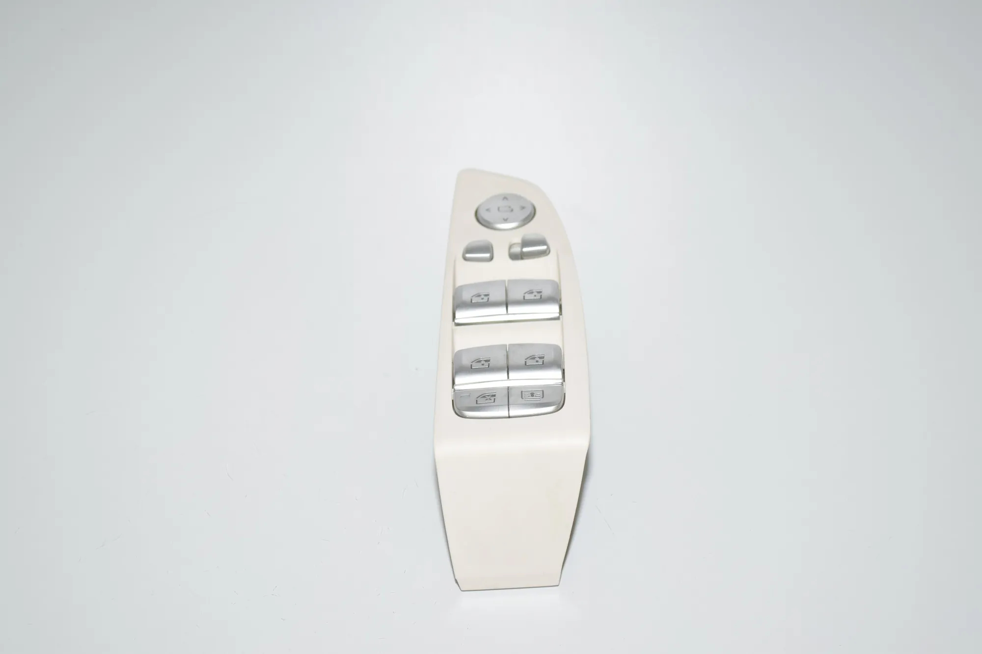 Front Left Door Window Switch – OEM 9382503 · BMW 7 (G11, G12) 730 d, Ld xDrive 2017 – 3