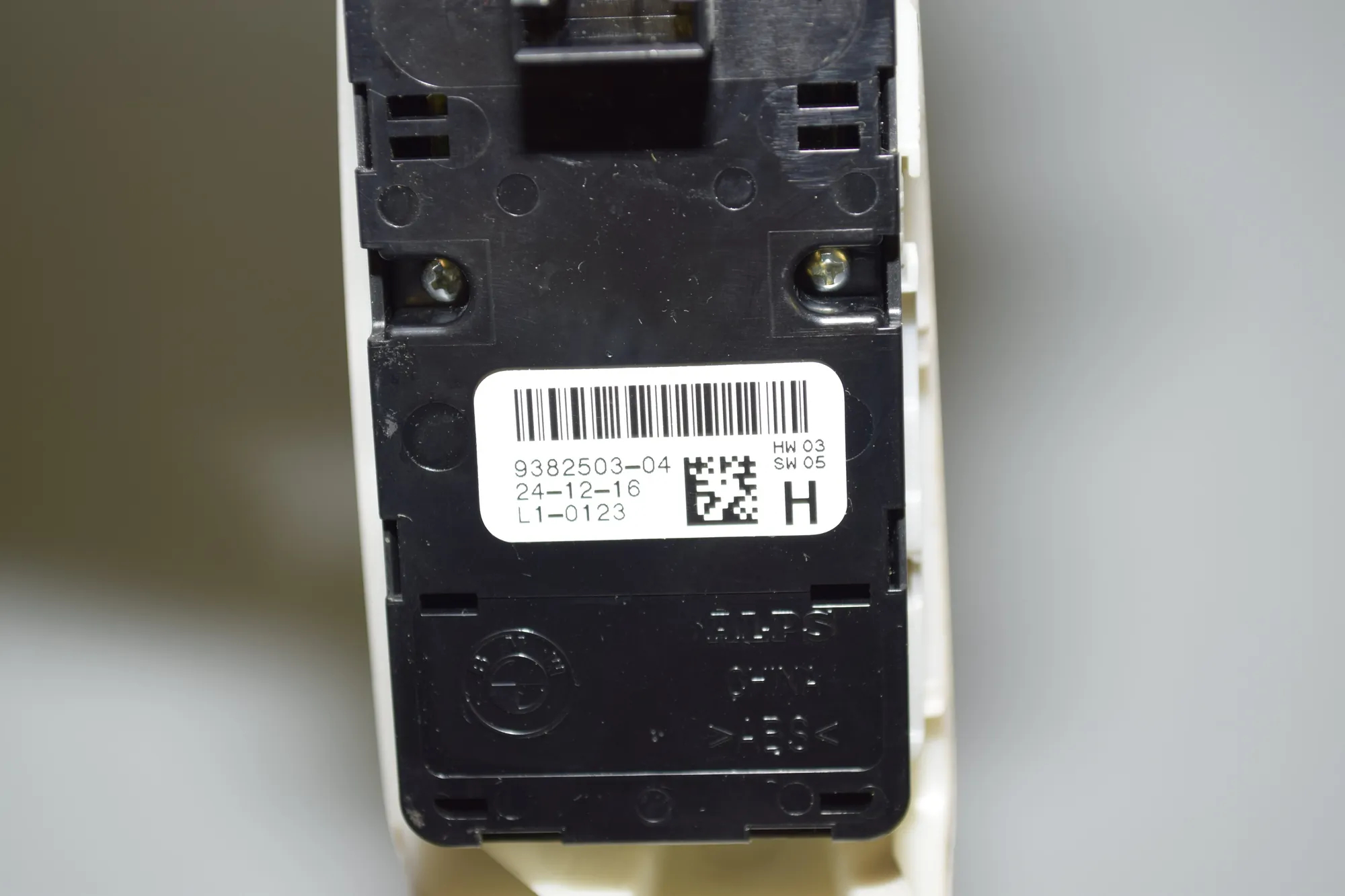 Front Left Door Window Switch – OEM 9382503 · BMW 7 (G11, G12) 730 d, Ld xDrive 2017 – 7