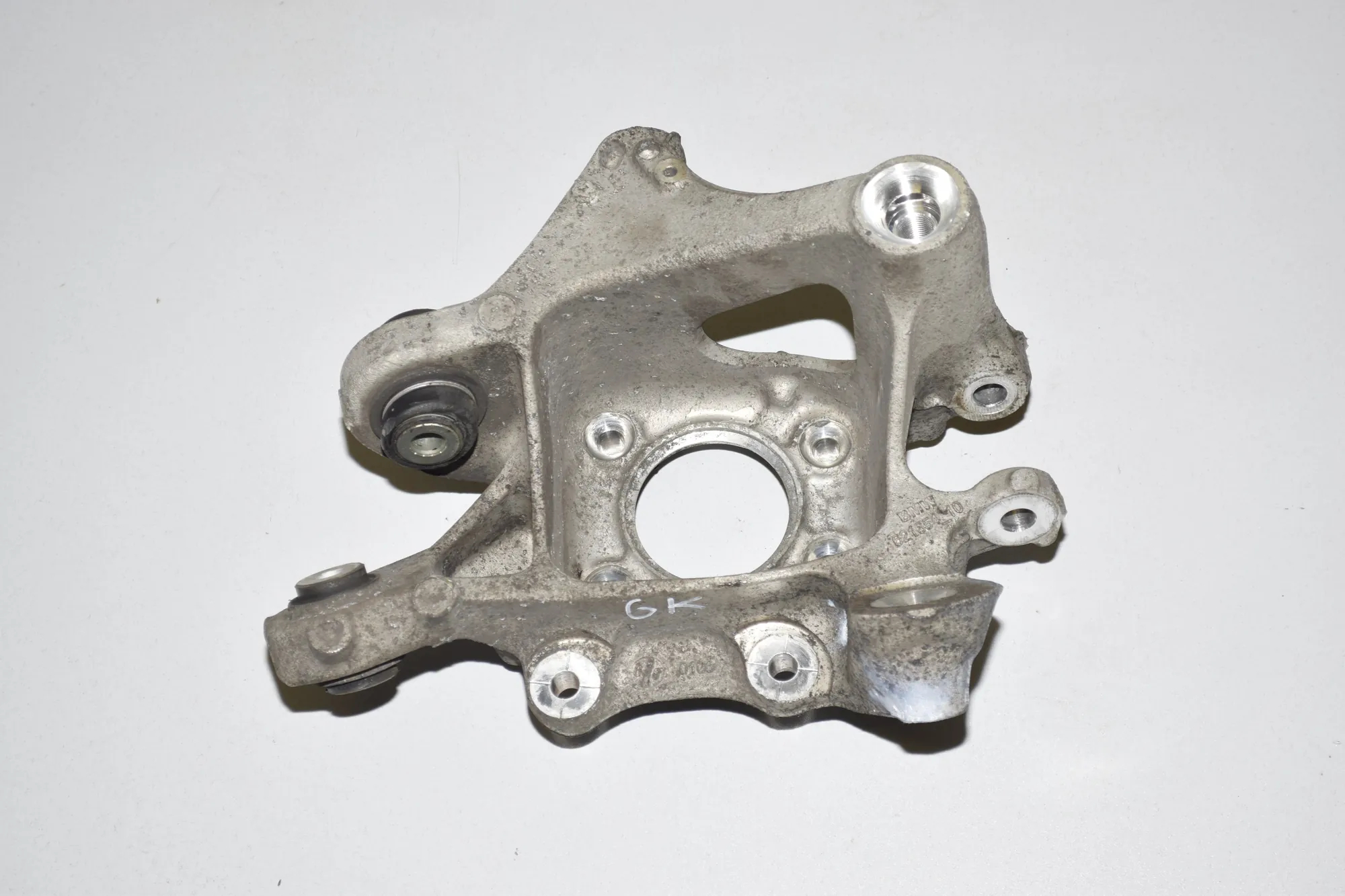 Rear Left Wheel Hub Spindle – OEM 6861135 · BMW 7 (G11, G12) 730 d, Ld xDrive 2017 – 4
