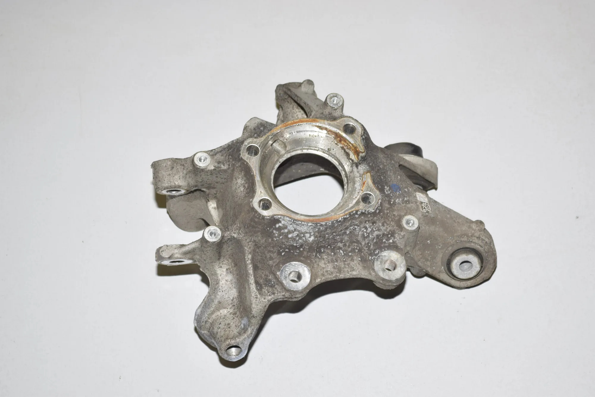 Rear Left Wheel Hub Spindle – OEM 6861135 · BMW 7 (G11, G12) 730 d, Ld xDrive 2017