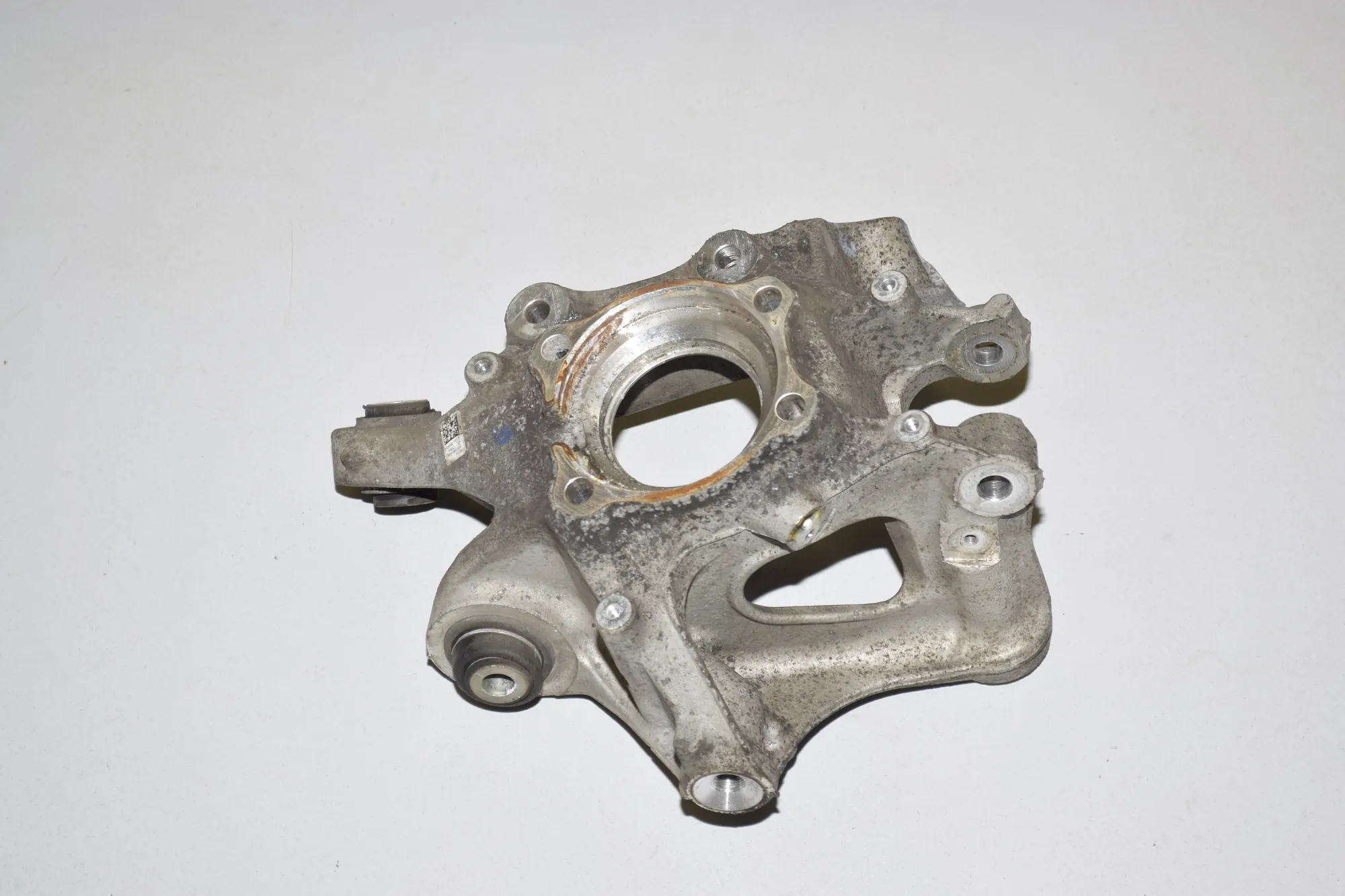 Rear Left Wheel Hub Spindle – OEM 6861135 · BMW 7 (G11, G12) 730 d, Ld xDrive 2017 – 2
