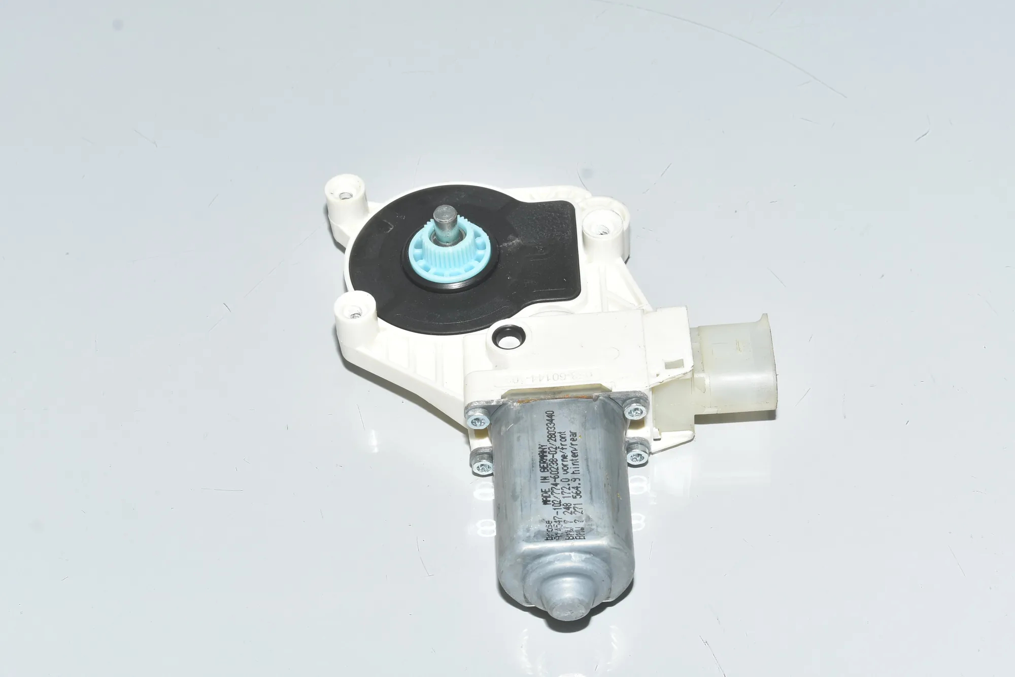 Rear Right Door Window Control Motor – OEM 51337271564 · BMW 5 Touring (F11) BMW 5 Touring (F11) 530 d 2014 – 2