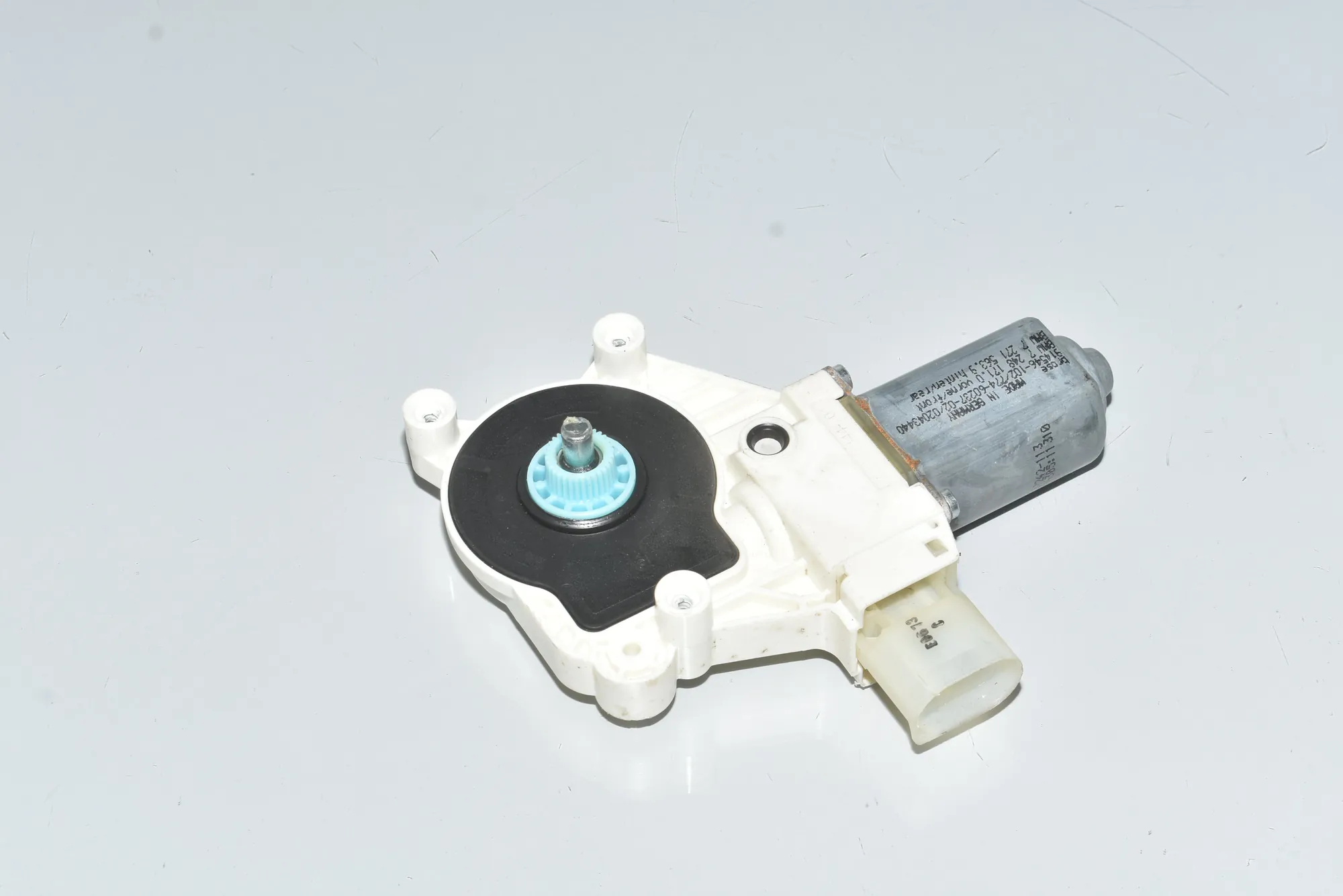 Front Left Door Window Regulator Motor – OEM 51337248171 · BMW 5 (F10) BMW 5 (F10) 520 d 2012 – 2