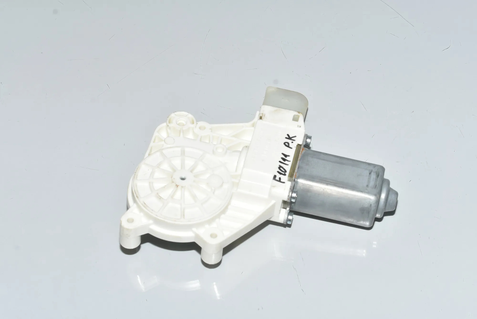 Front Left Door Window Regulator Motor – OEM 51337248171 · BMW 5 (F10) BMW 5 (F10) 520 d 2012 – 3