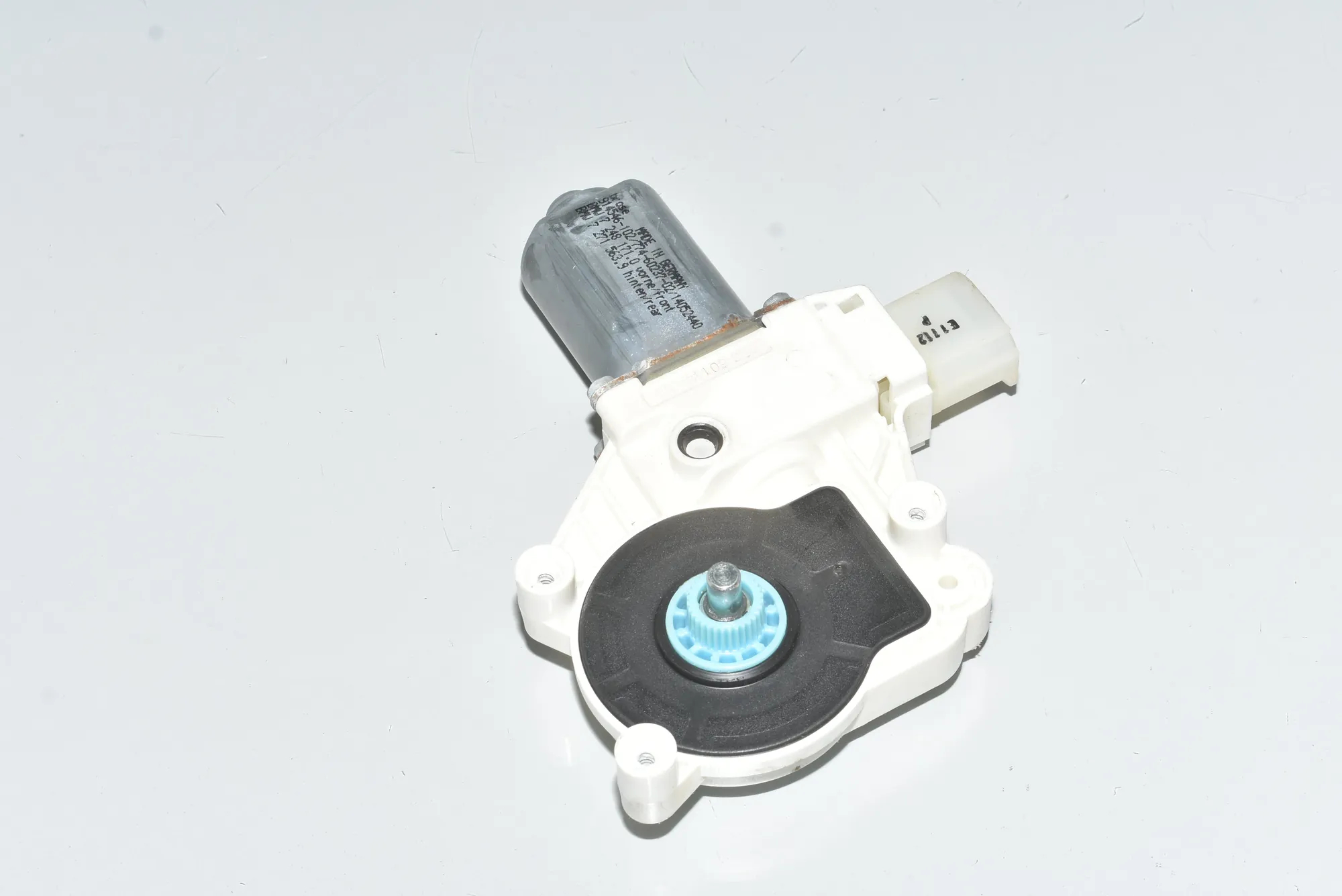 Front Left Door Window Regulator Motor – OEM 51337248171 · BMW 5 (F10) BMW 5 (F10) 520 d 2012 – 2