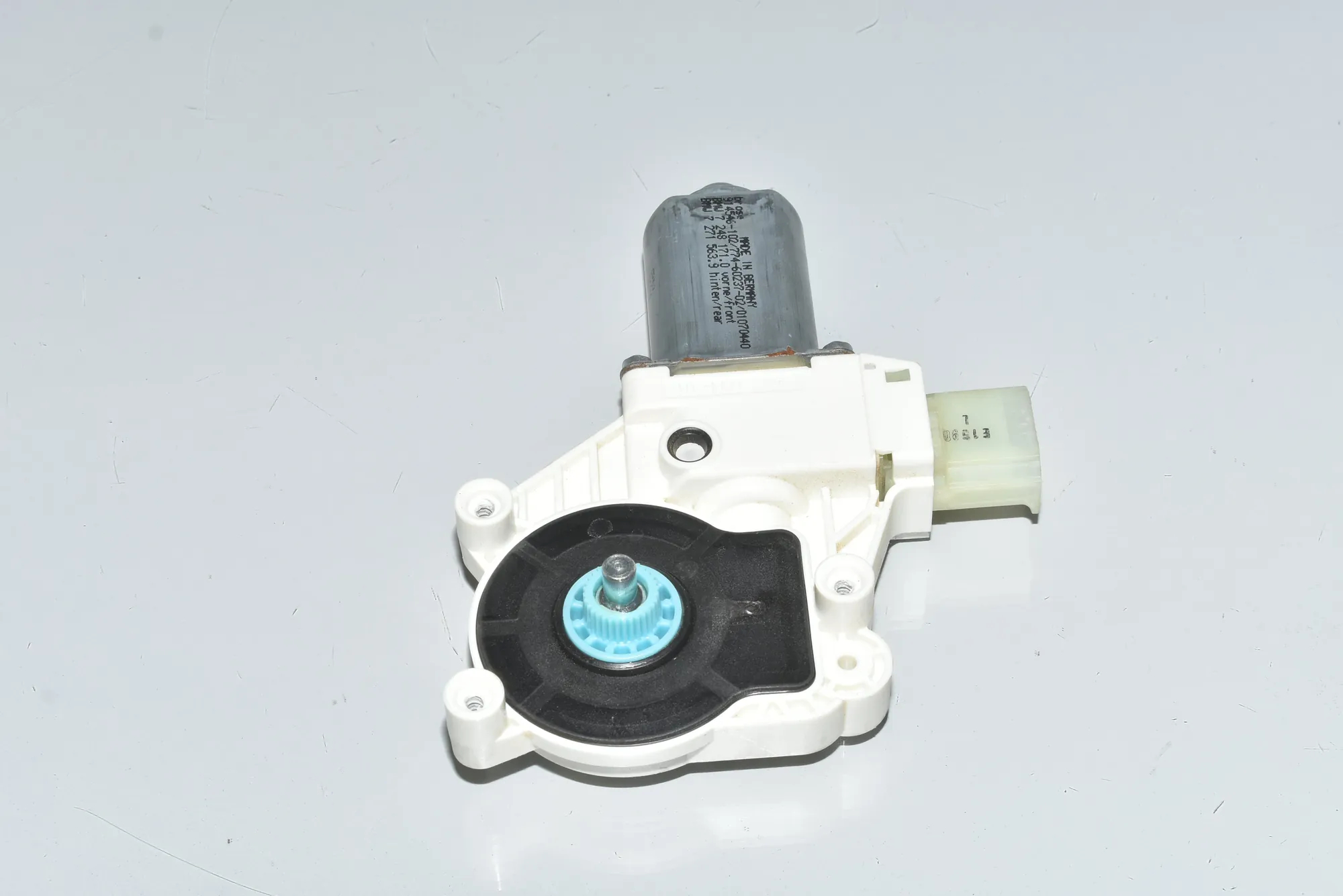 Front Left Door Window Regulator Motor – OEM 51337248171 · BMW 5 (F10) BMW 5 (F10) 520 d 2012 – 2