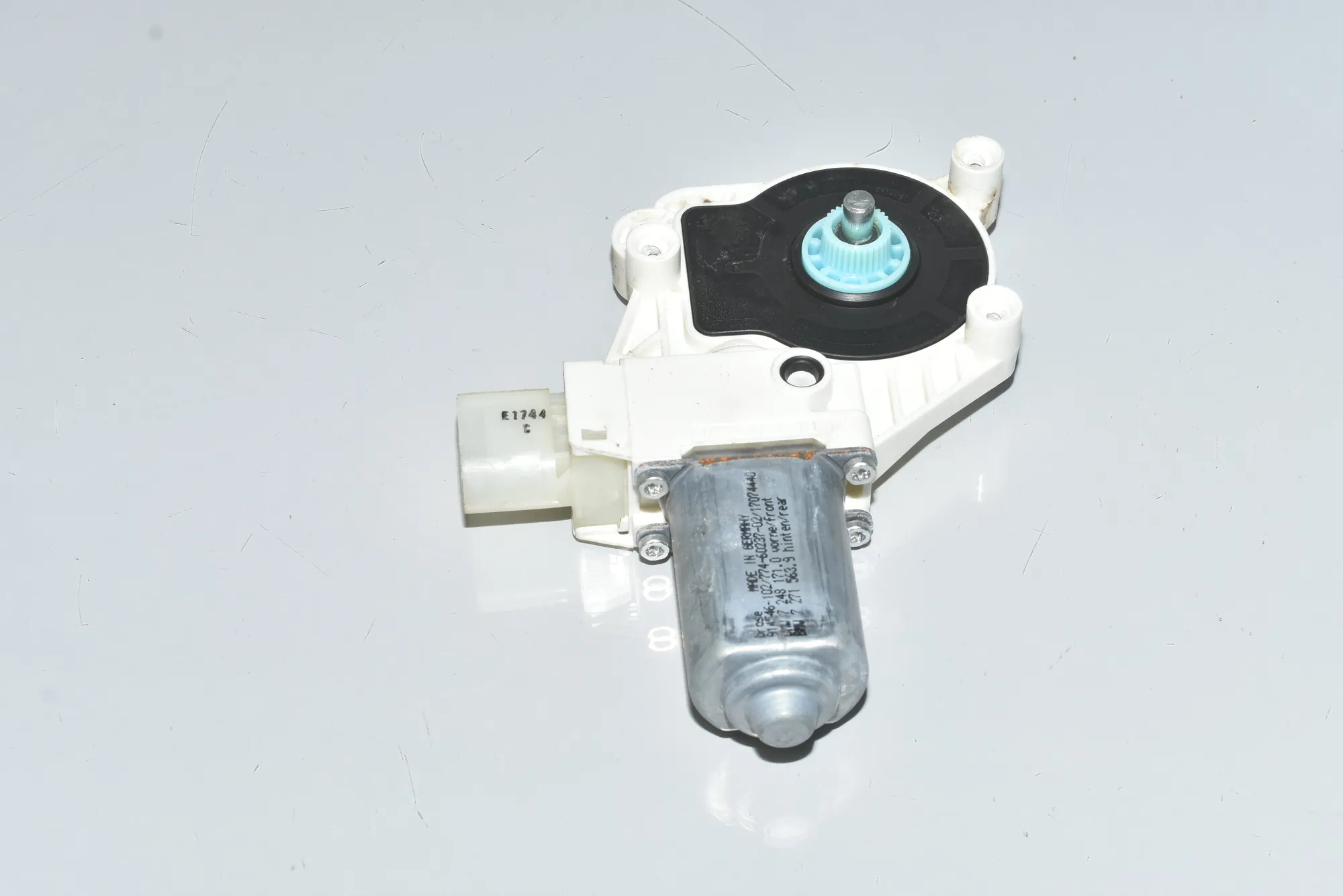 Rear Left Door Window Control Motor – OEM 51337271563 · BMW 5 (F10) BMW 5 (F10) 520 d 2012 – 2