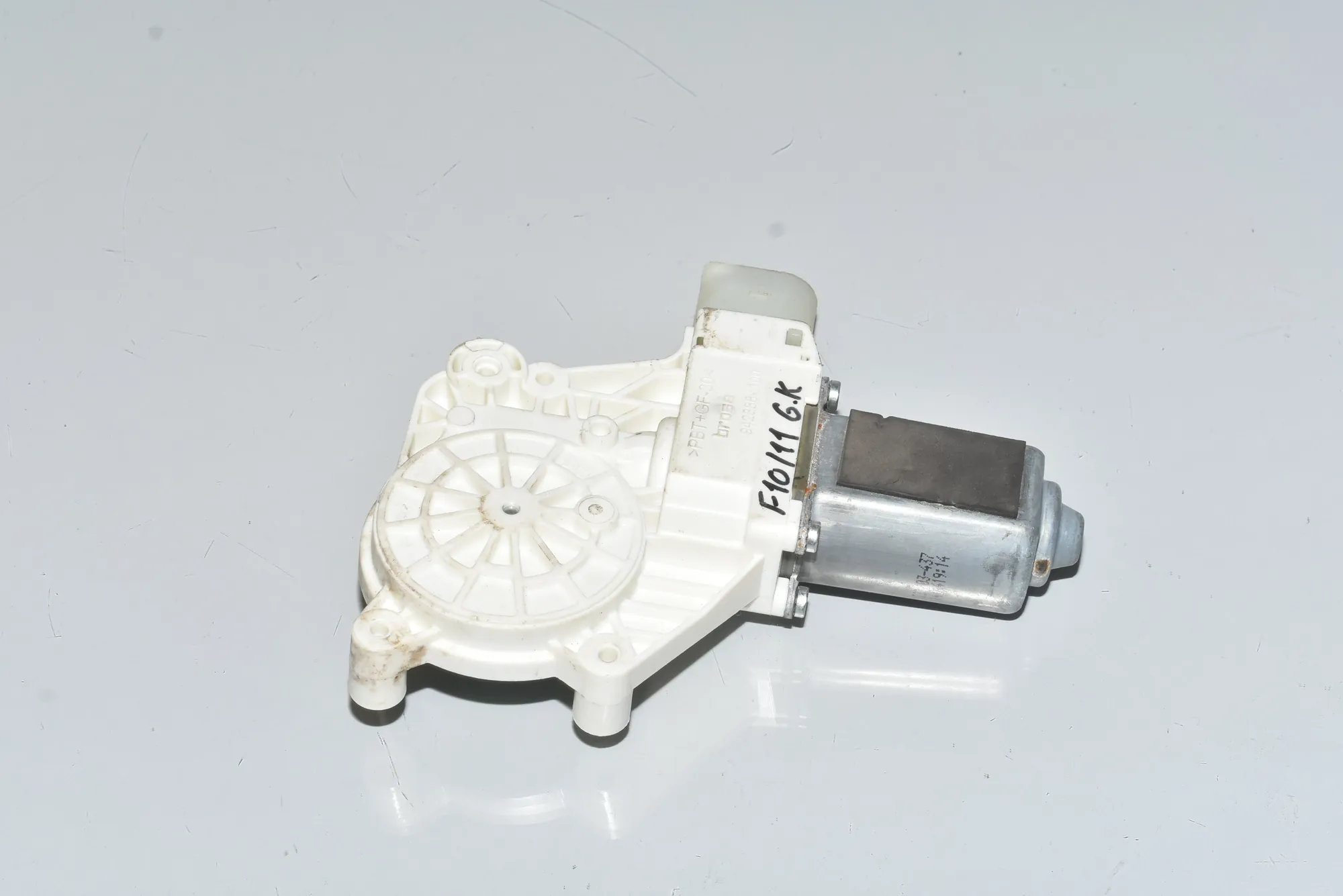 Rear Left Door Window Control Motor – OEM 51337271563 · BMW 5 (F10) BMW 5 (F10) 520 d 2012 – 3