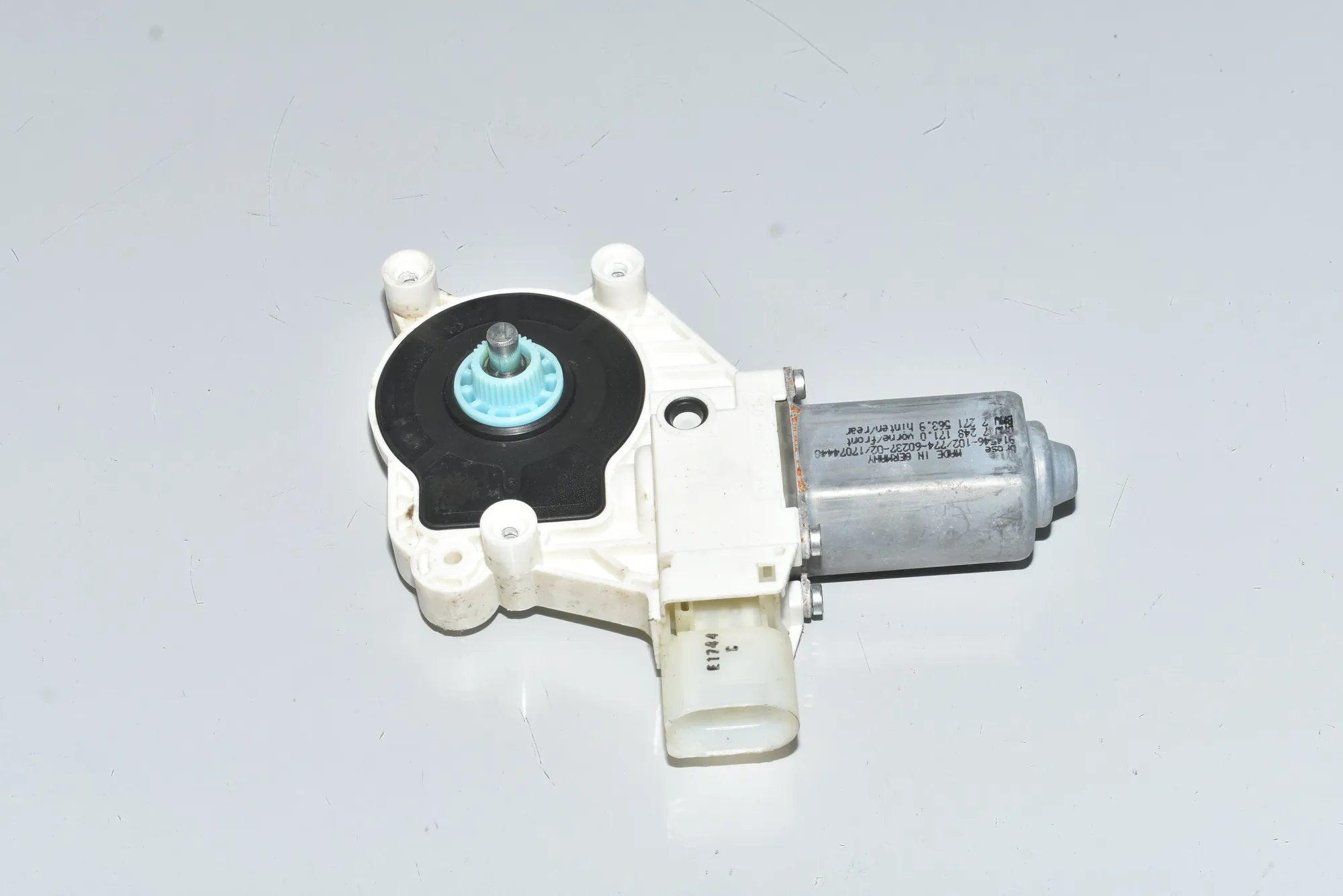 Rear Left Door Window Control Motor – OEM 51337271563 · BMW 5 (F10) BMW 5 (F10) 520 d 2012