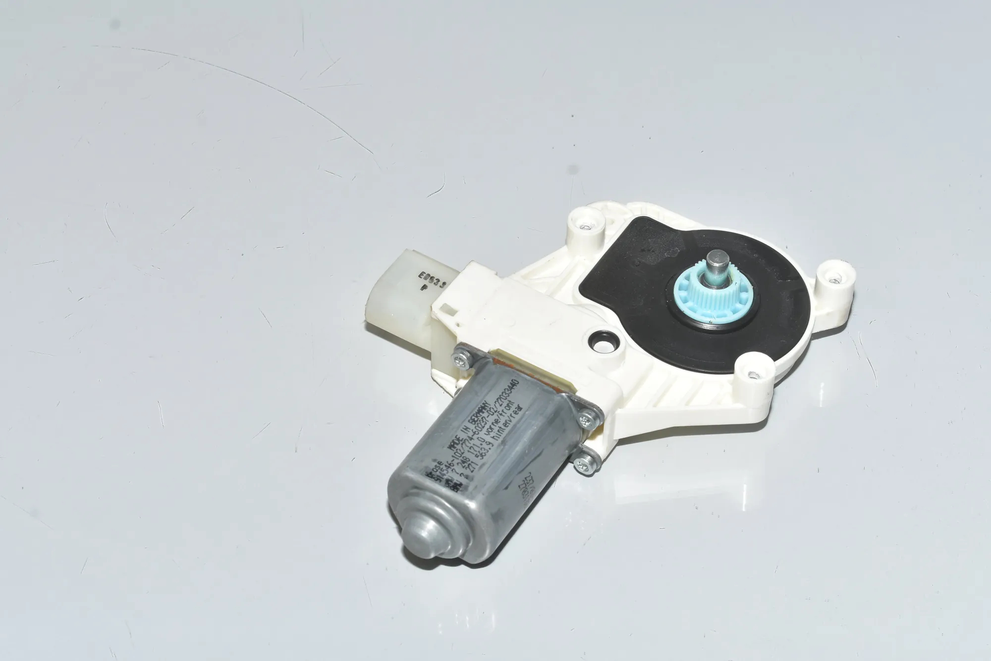 Rear Left Door Window Control Motor – OEM 51337271563 · BMW 5 (F10) BMW 5 (F10) 520 d 2012 – 2