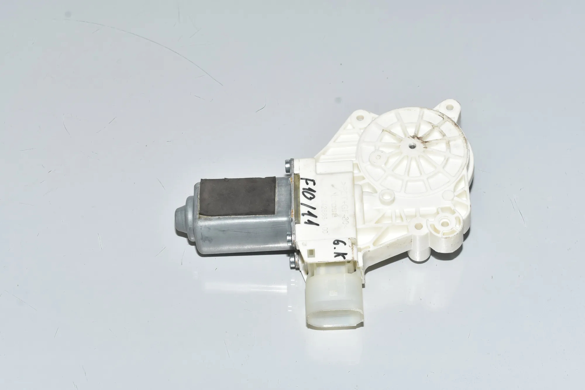 Rear Left Door Window Control Motor – OEM 51337271563 · BMW 5 (F10) BMW 5 (F10) 520 d 2012 – 3