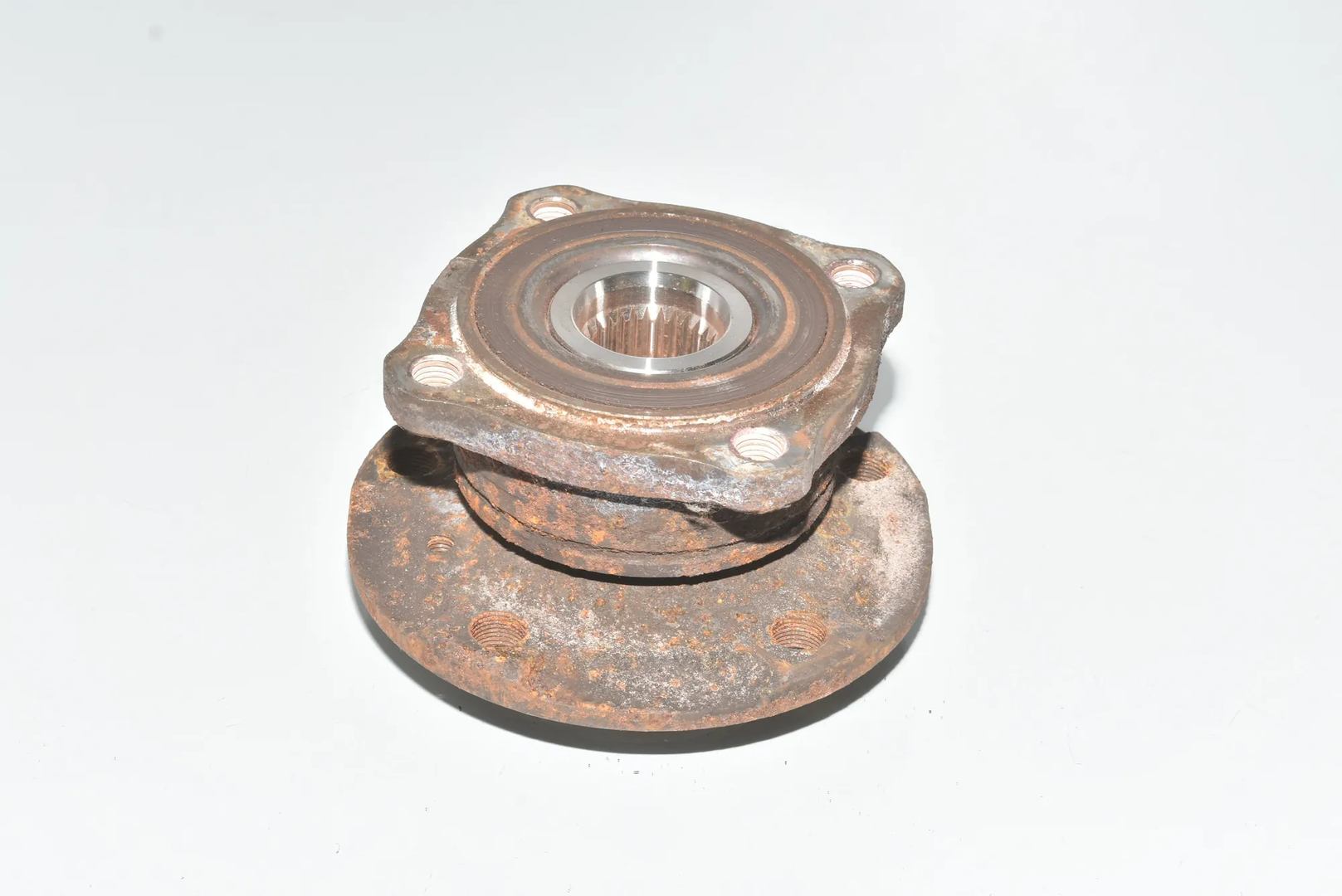 Rear Left Wheel Bearing – OEM 33006867806 · BMW 5 Touring (F11) 530 d xDrive 2014 – 4