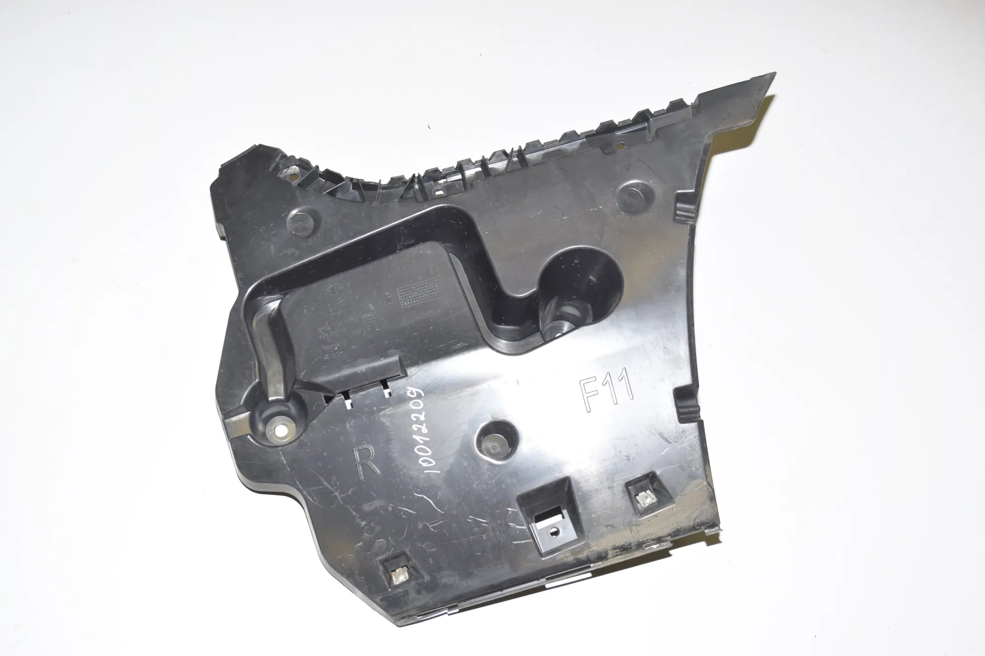 Rear Right Bumper Bracket – OEM 7207112 · BMW 5 Touring (F11) 530 d xDrive 2014 – 2