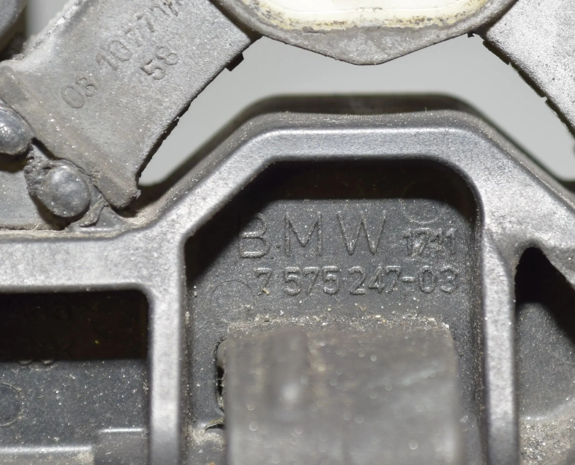 Radiator Holder – OEM 7575247 · BMW 5 (F10) 535 d xDrive 2015 – 6