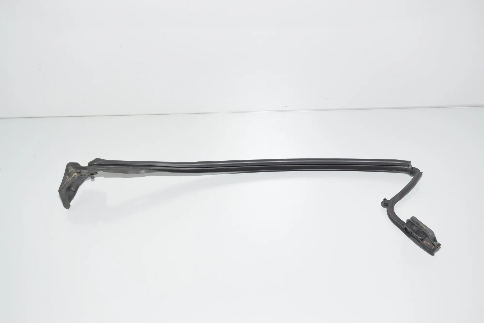 Rear Right Door Window Strip – OEM 7301746 · BMW i3 (I01) BMW i3 (I01) Hybrid 2020 – 2