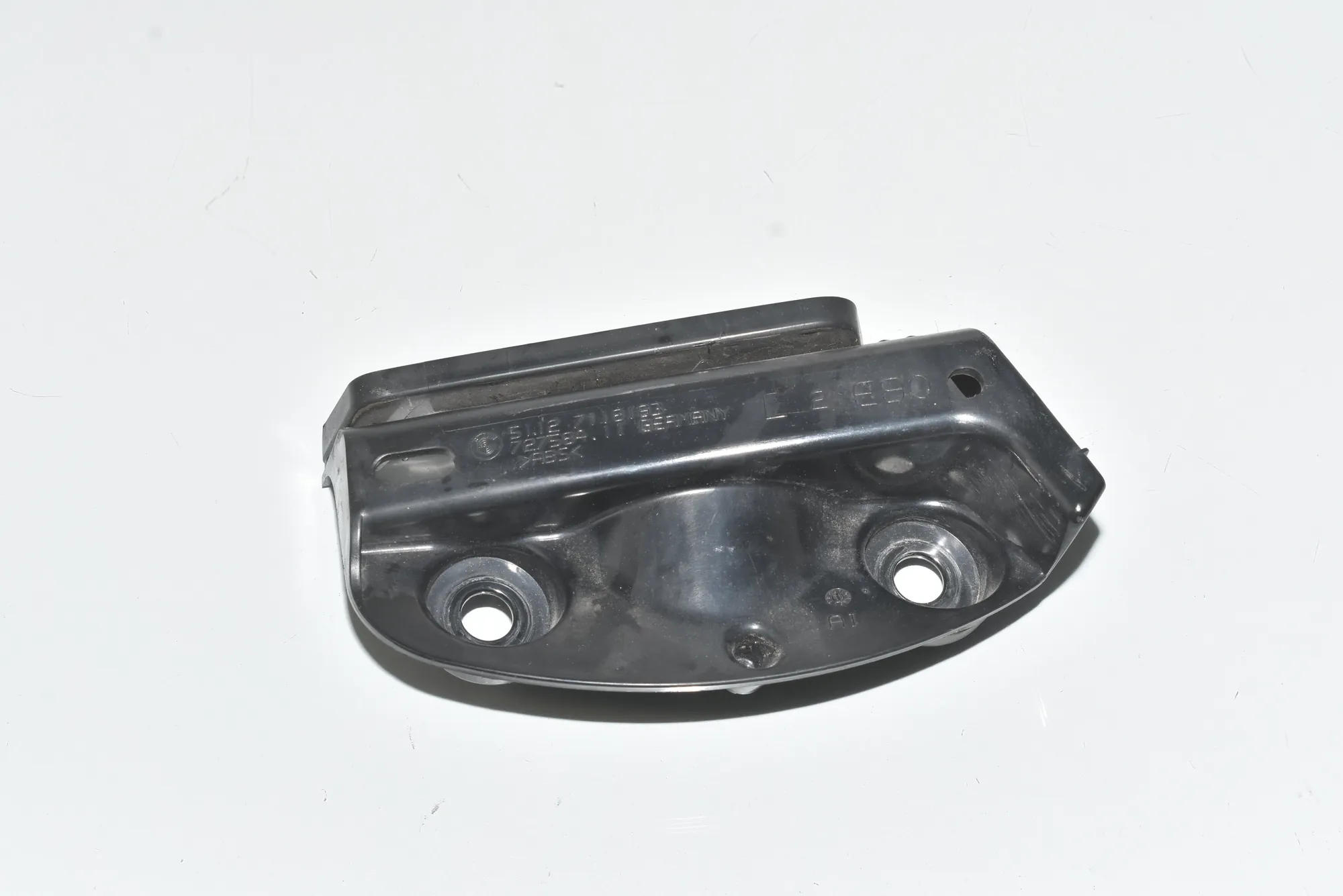 Rear Left Bumper Bracket – OEM 51127118193 · BMW 3 (E90) 325 d 2010