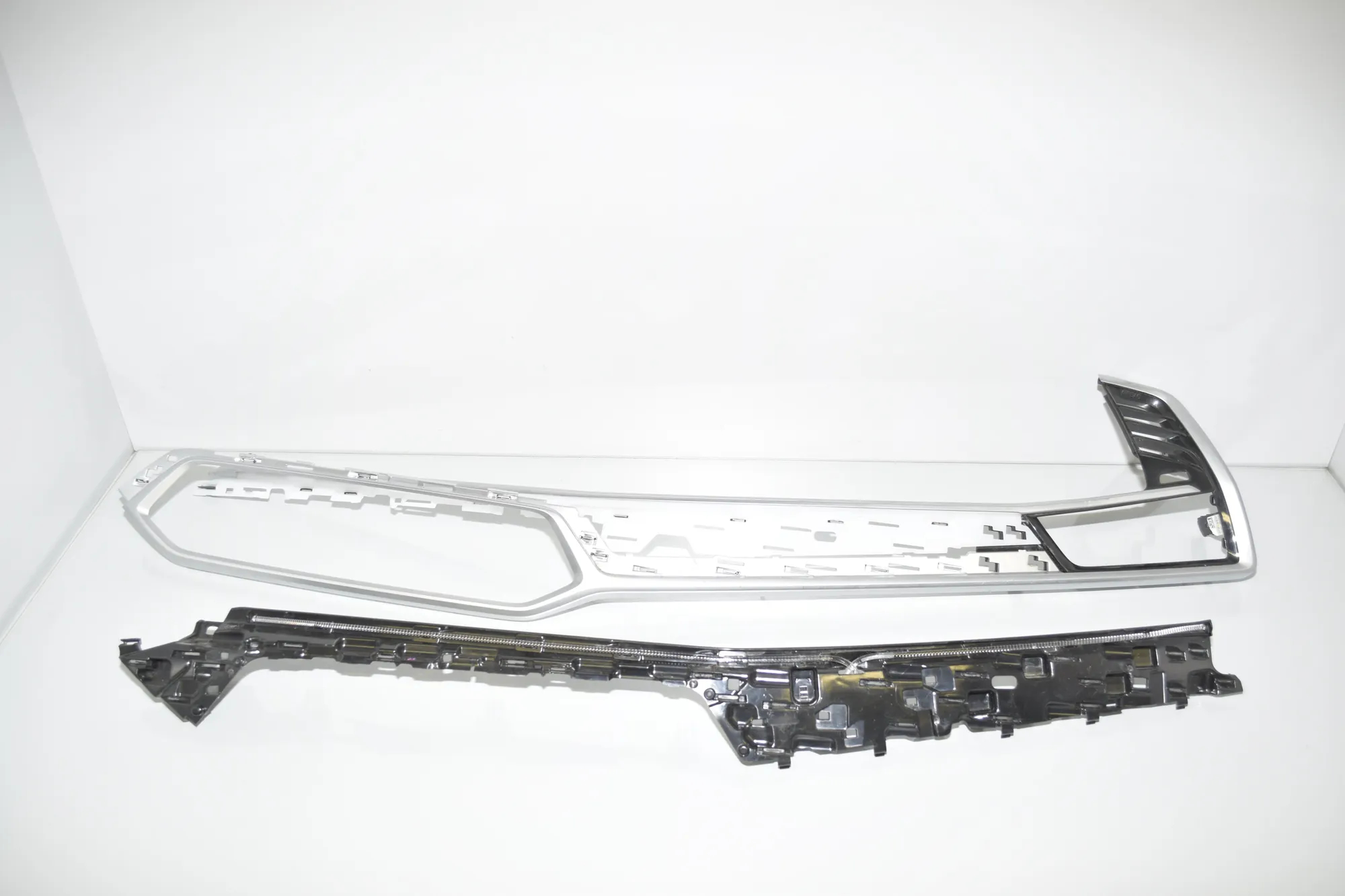 Dashboard Trim – OEM 8073226 · BMW X7 (G07) BMW X7 (G07) xDrive 30 d 2019