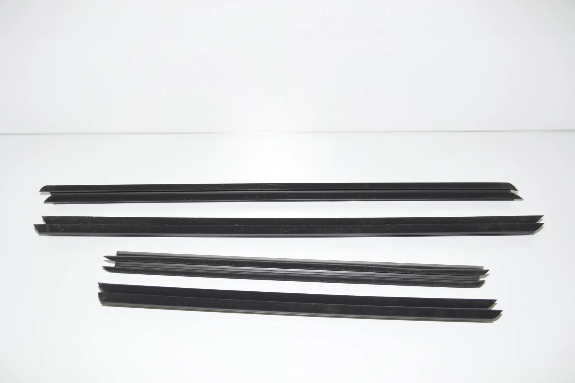 Rear Right Door Window Strip – OEM 7205736 · BMW X3 (F25) xDrive 20 d 2012 – 3