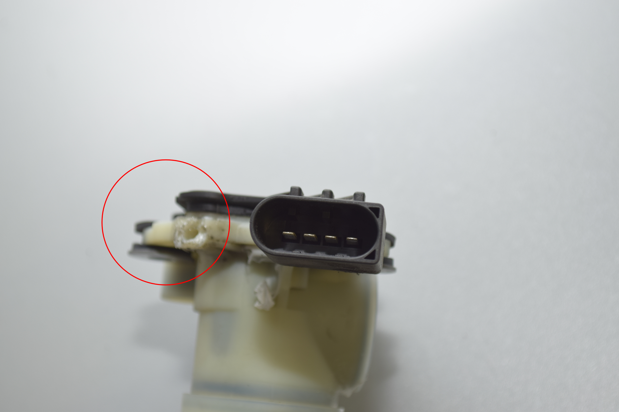 AdBlue Pump – OEM 1140514125416 · BMW 5 Touring (F11) 530 d xDrive 2014 – 6