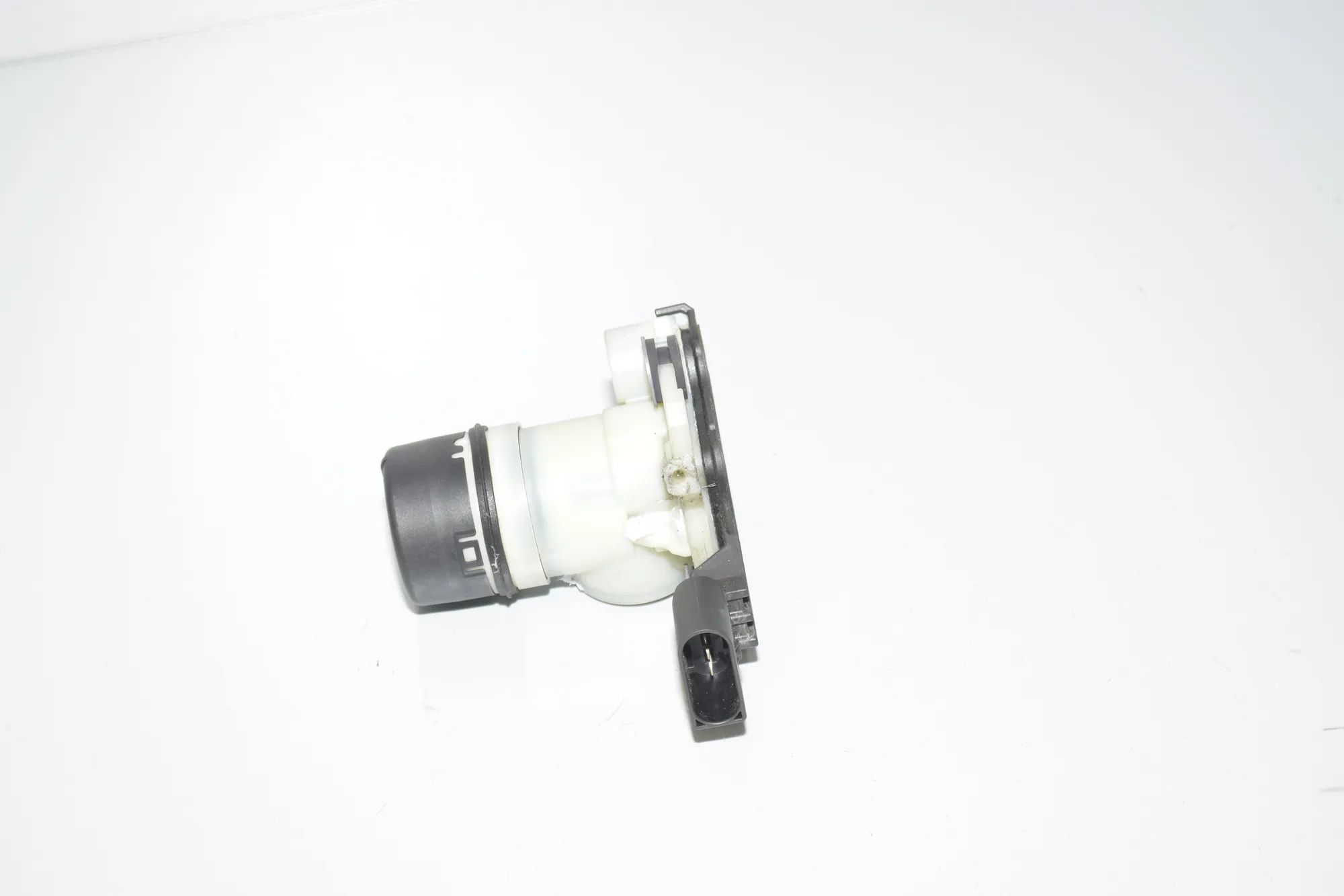 AdBlue Pump – OEM 1140514125416 · BMW 5 Touring (F11) 530 d xDrive 2014 – 5