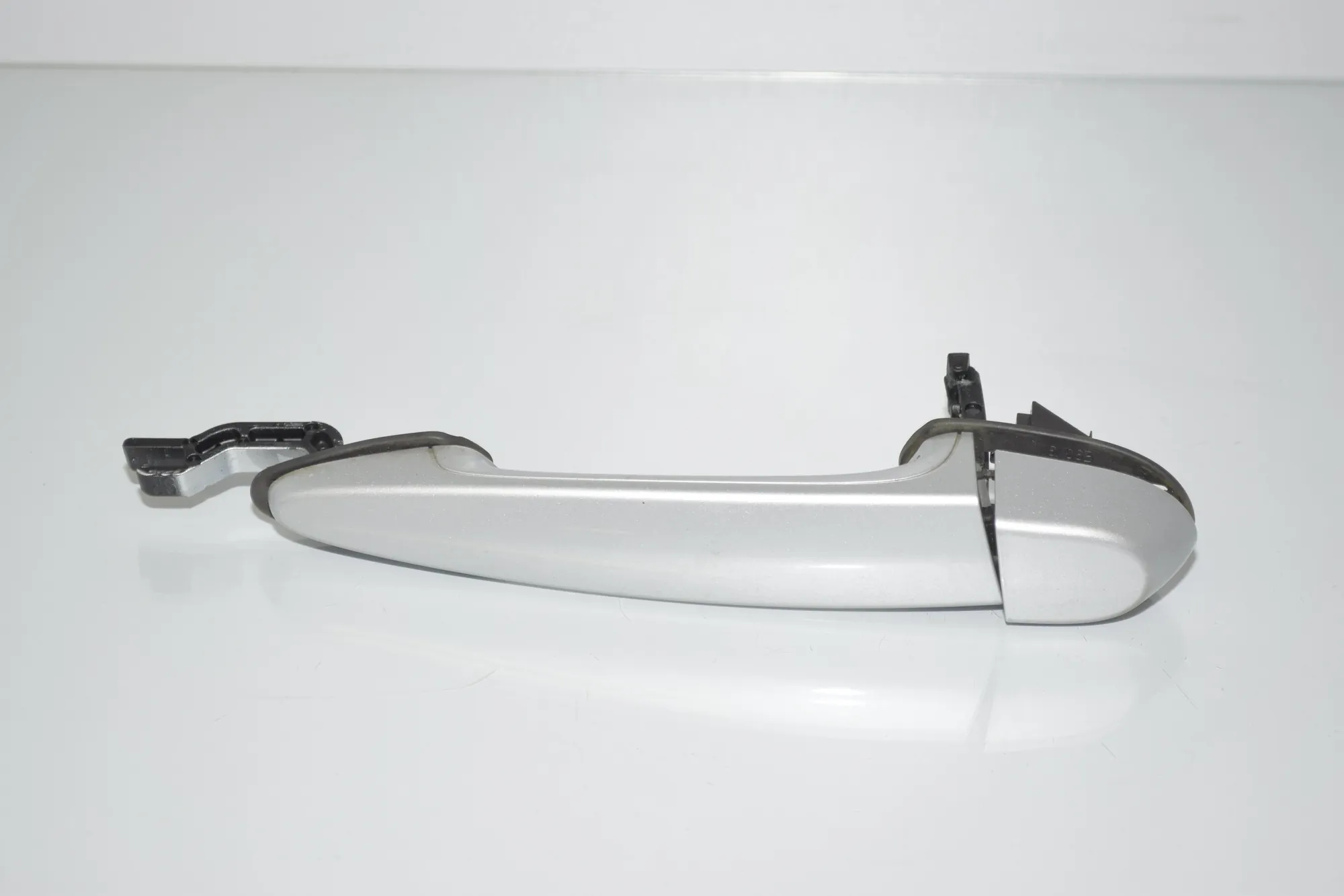 Front Right Door Exterior Handle – OEM 51217207562 · BMW X3 (F25) xDrive 20 d 2012