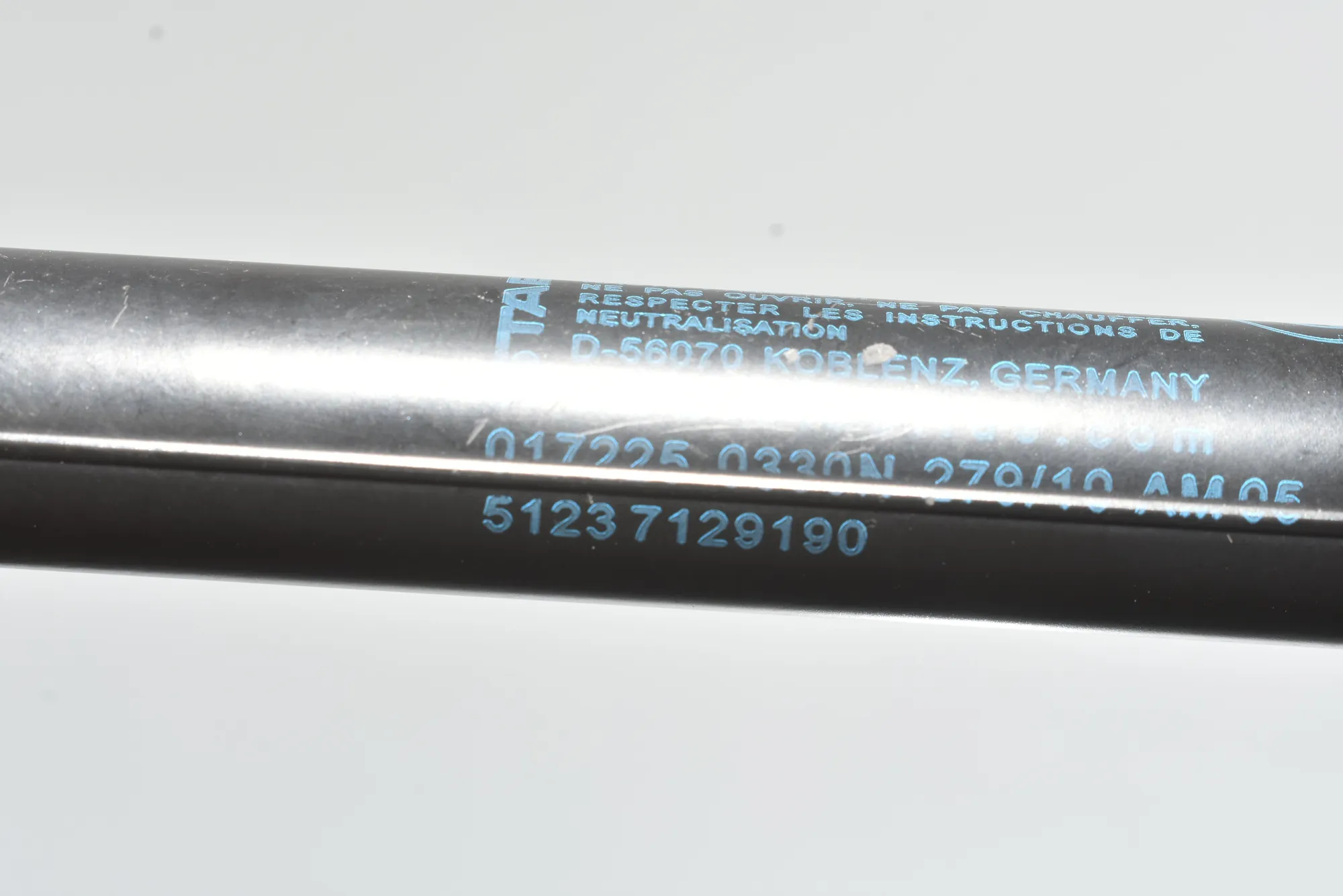 Front Left Bonnet Strut – OEM 51237129190 · BMW 3 (E90) 325 d 2010 – 3