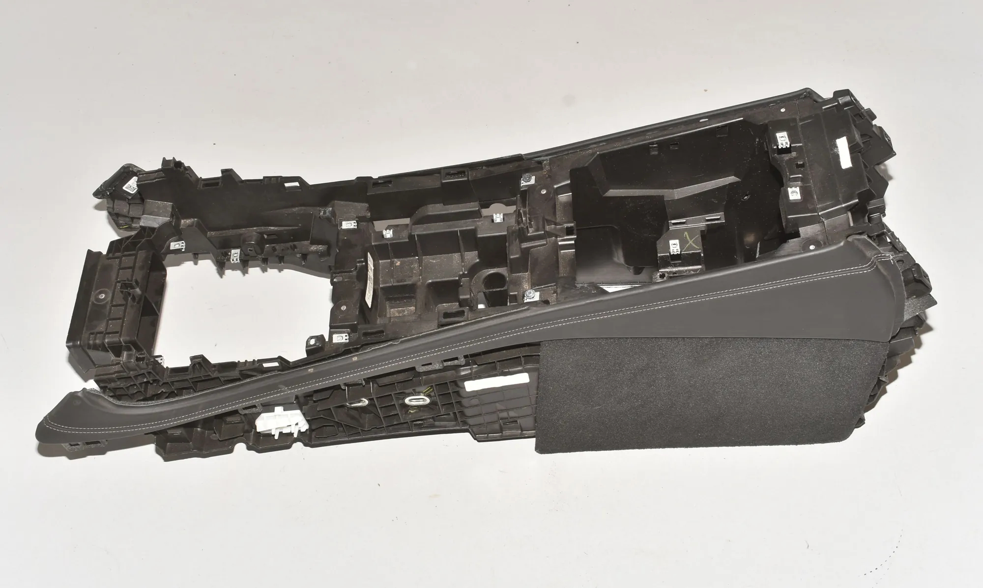 Center Console – OEM 51169108362 · BMW X7 (G07) BMW X7 (G07) xDrive M 50 D 2020