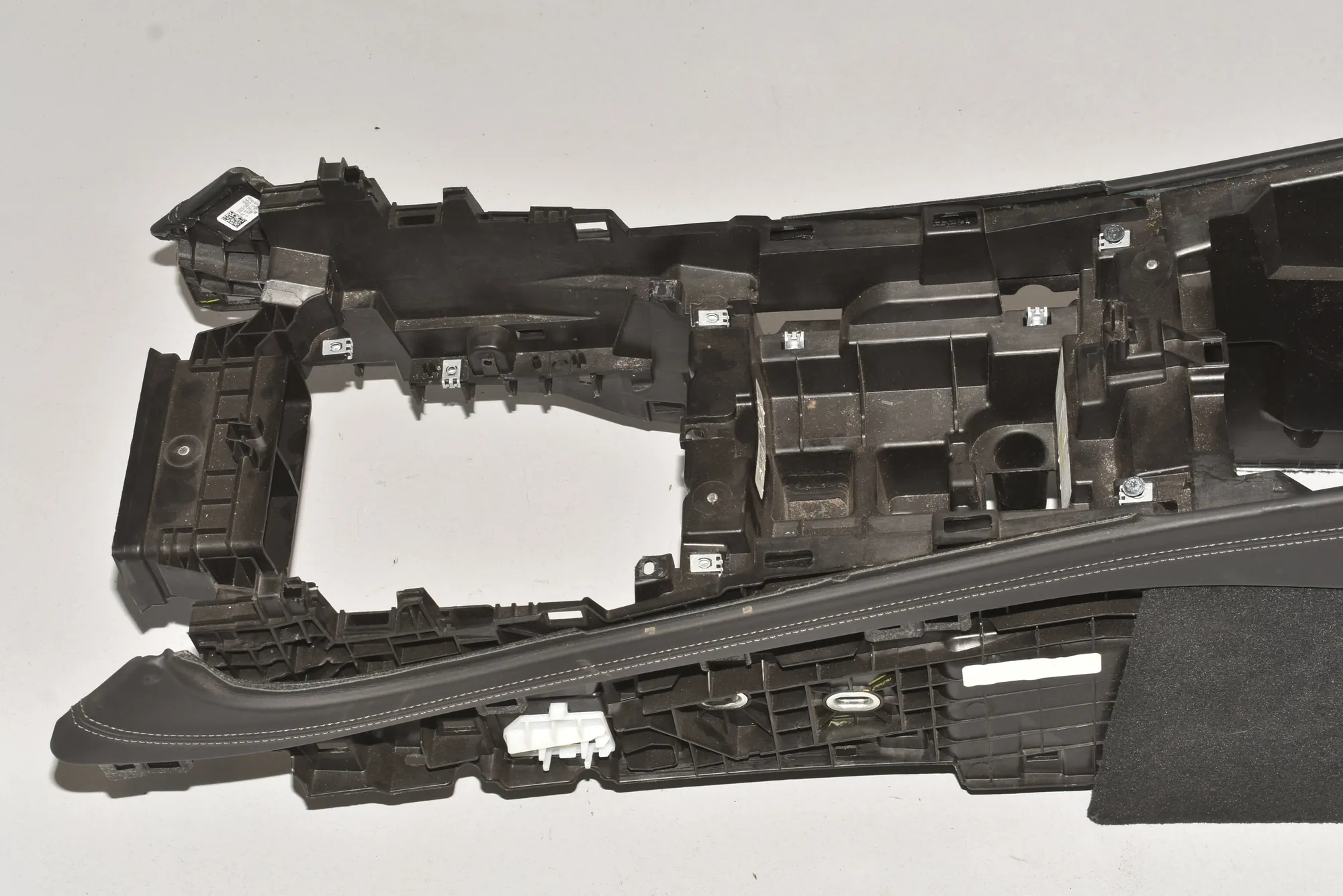 Center Console – OEM 51169108362 · BMW X7 (G07) BMW X7 (G07) xDrive M 50 D 2020 – 3