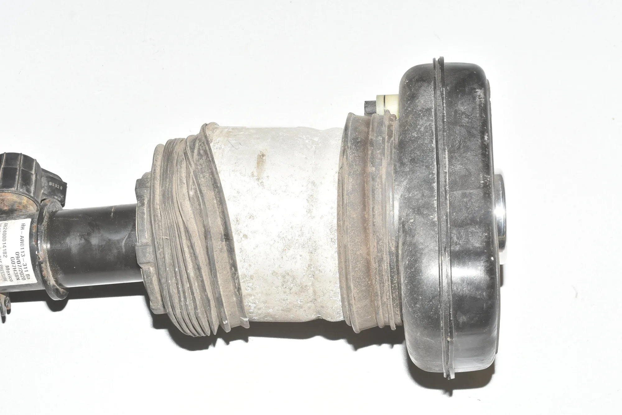 Rear Left Air Shock Absorber – OEM 78315615 · BMW X7 (G07) BMW X7 (G07) xDrive M 50 D 2020 – 3