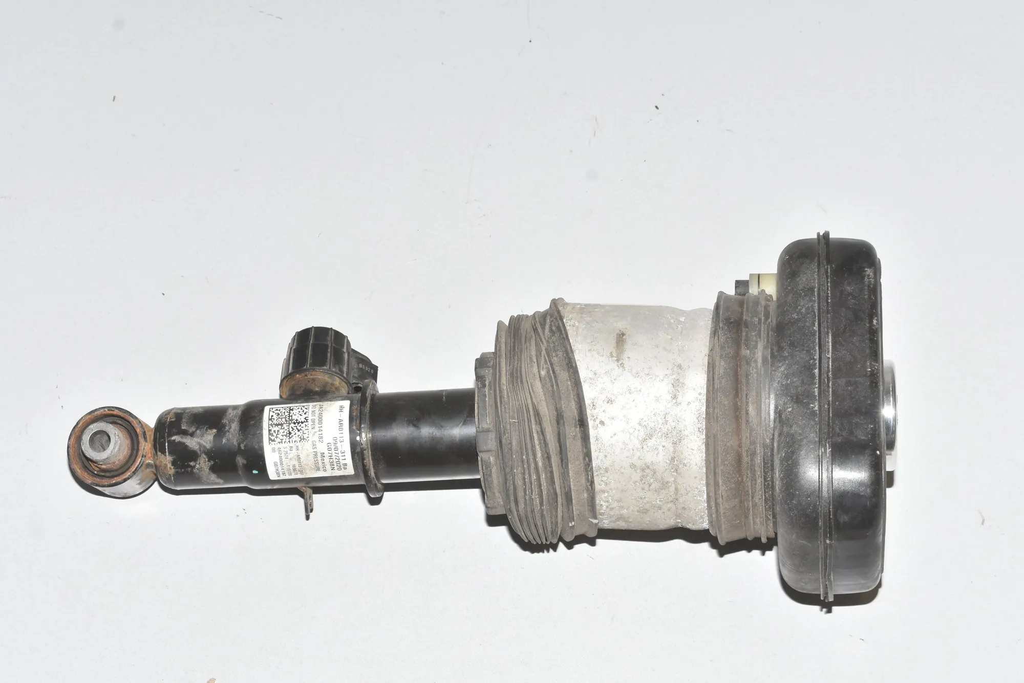 Rear Left Air Shock Absorber – OEM 78315615 · BMW X7 (G07) BMW X7 (G07) xDrive M 50 D 2020