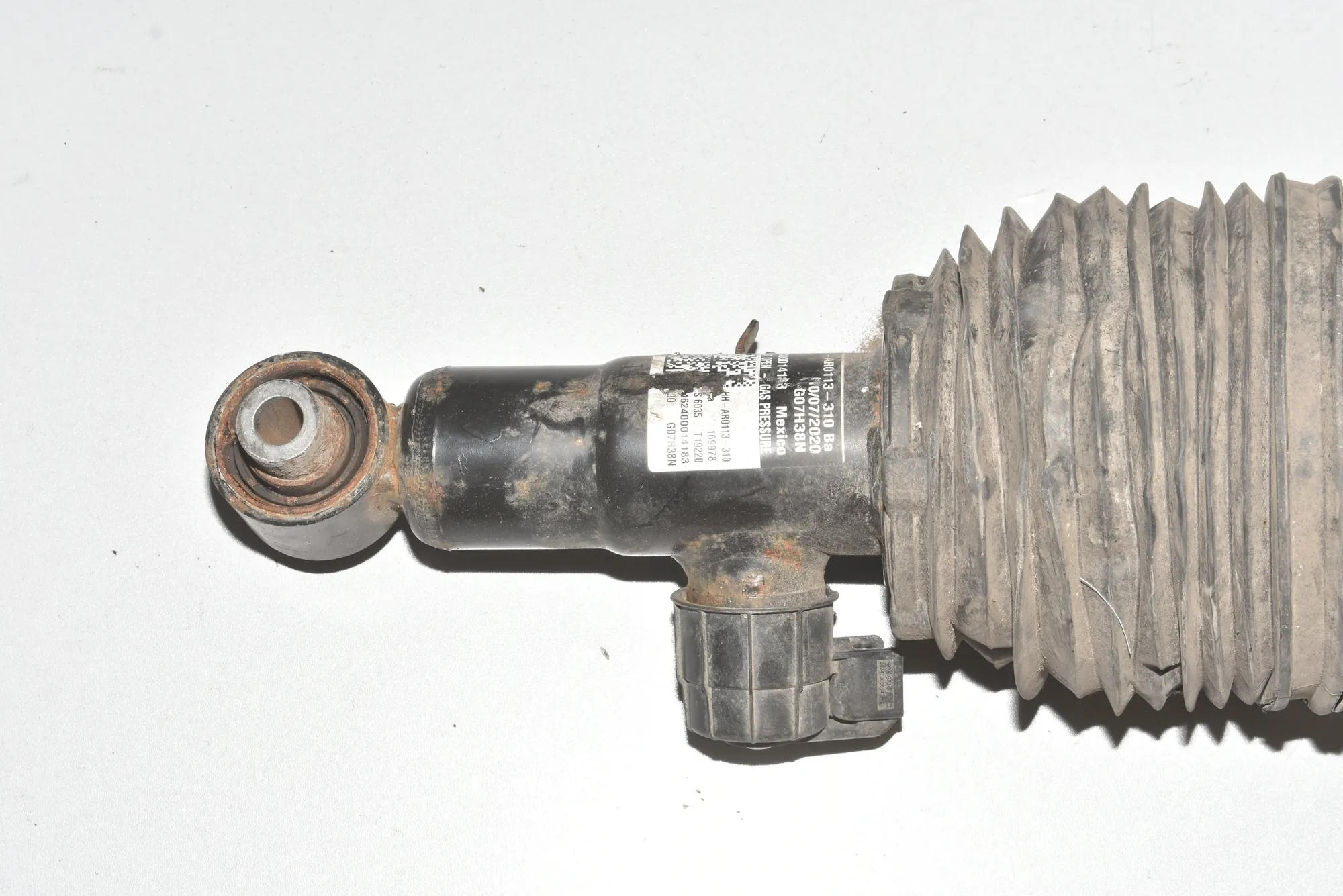 Rear Right Air Shock Absorber – OEM 78315615 · BMW X7 (G07) BMW X7 (G07) xDrive M 50 D 2020 – 2