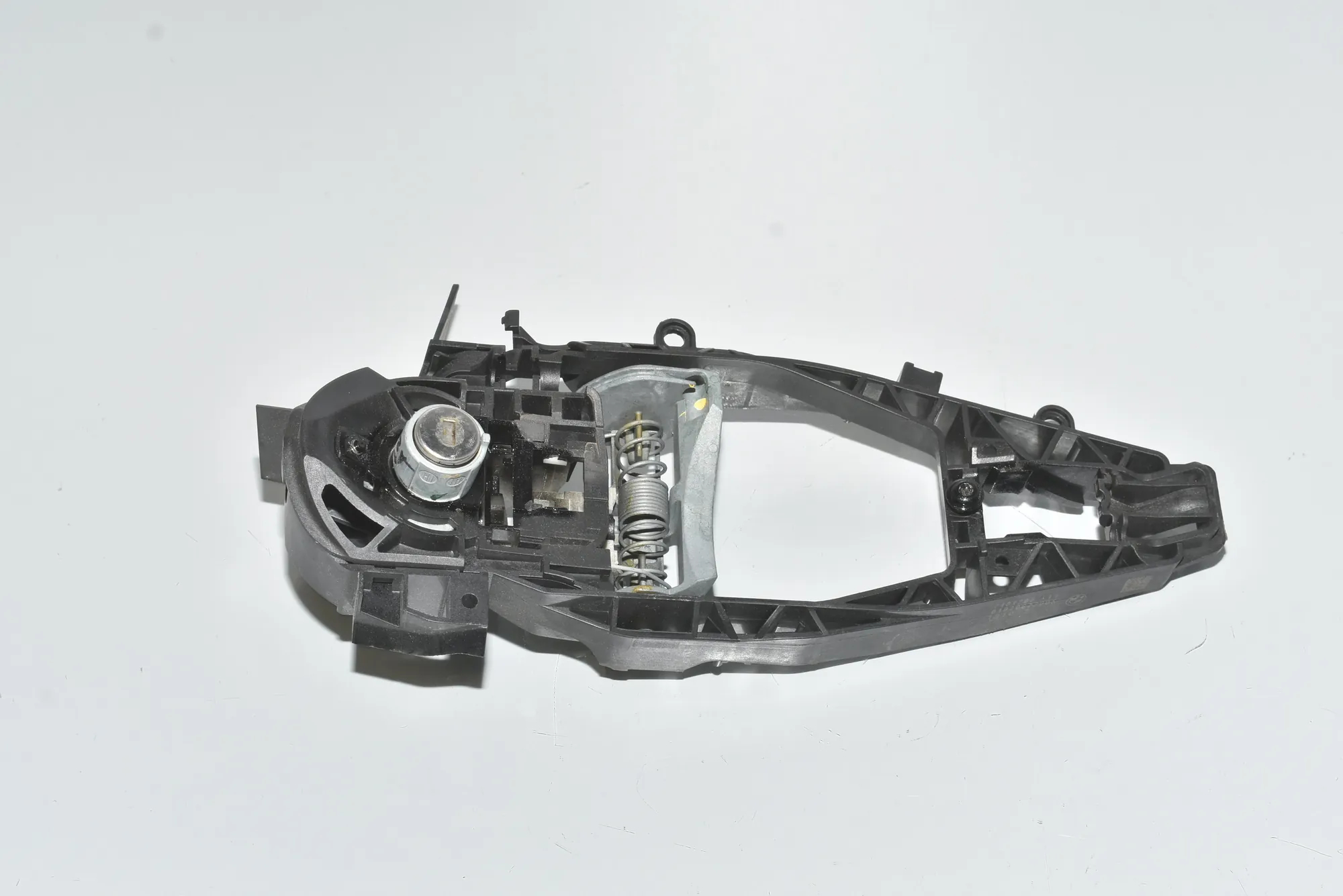 Front Left Door Interior Handle Frame – OEM 51217444680 · BMW X7 (G07) BMW X7 (G07) xDrive M 50 D 2020 – 2