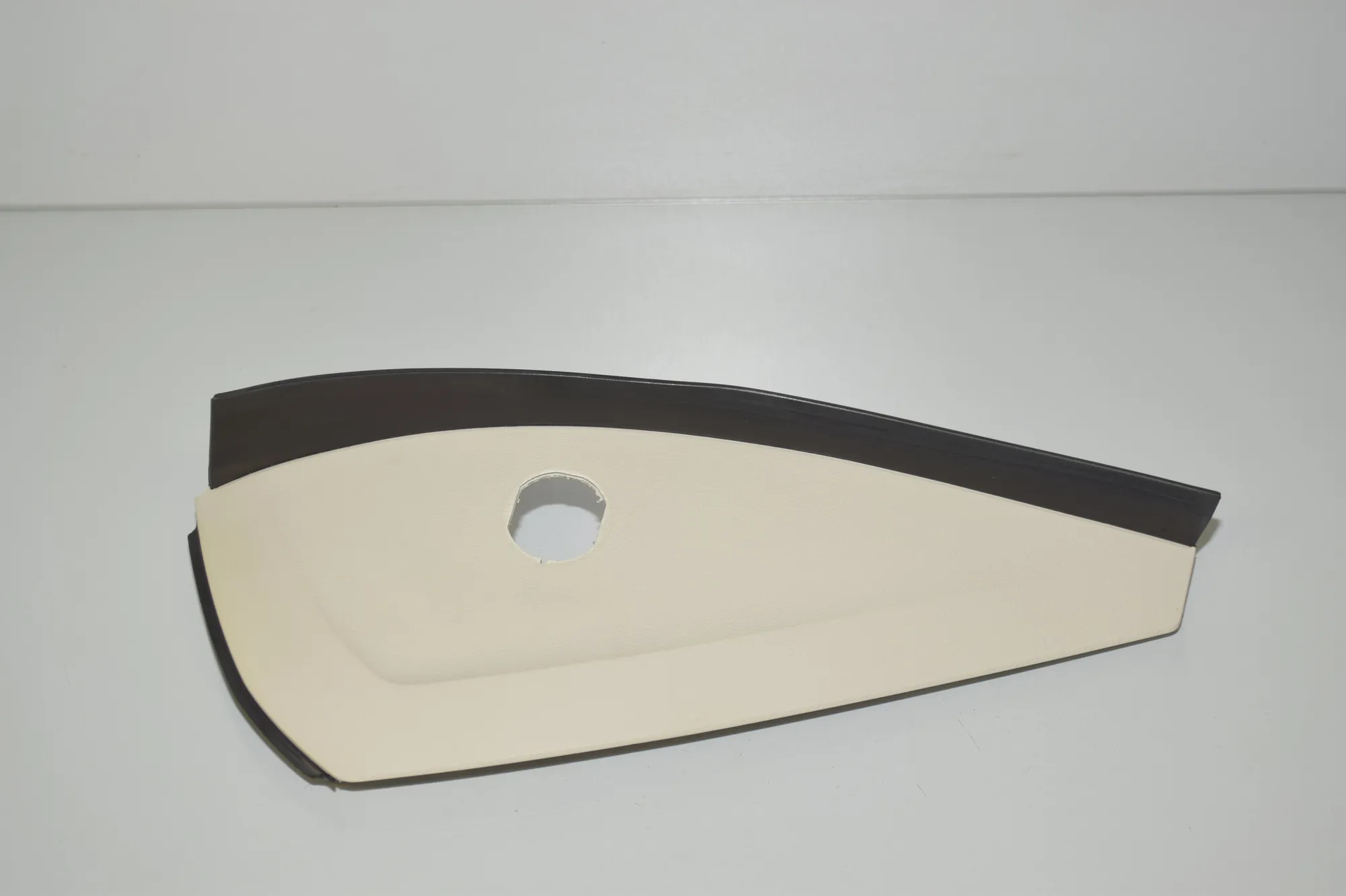 Dashboard Side Trim – OEM 9483030 · BMW X7 (G07) BMW X7 (G07) xDrive M 50 D 2020