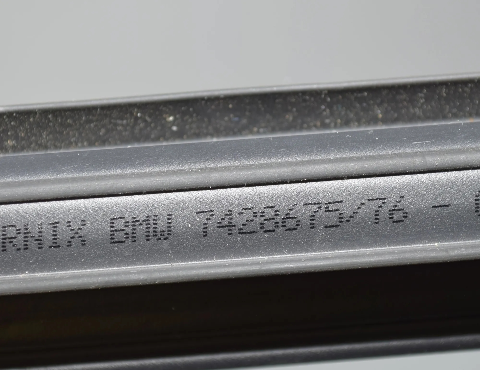 Front Left Door Window Strip – OEM 7428675 · BMW X7 (G07) BMW X7 (G07) xDrive M 50 D 2020 – 5