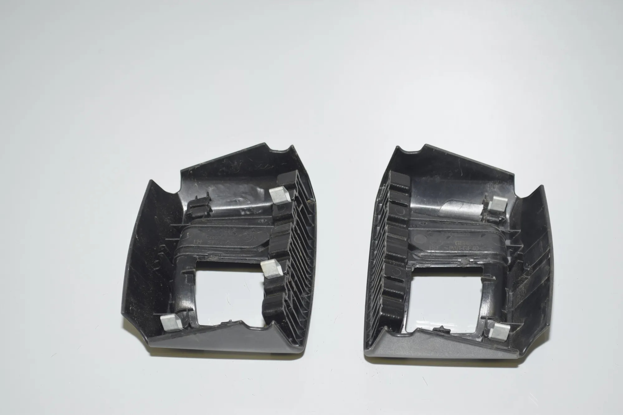 Seat Cover Trim – OEM 7304228 · BMW i3 (I01) Hybrid 2017 – 3