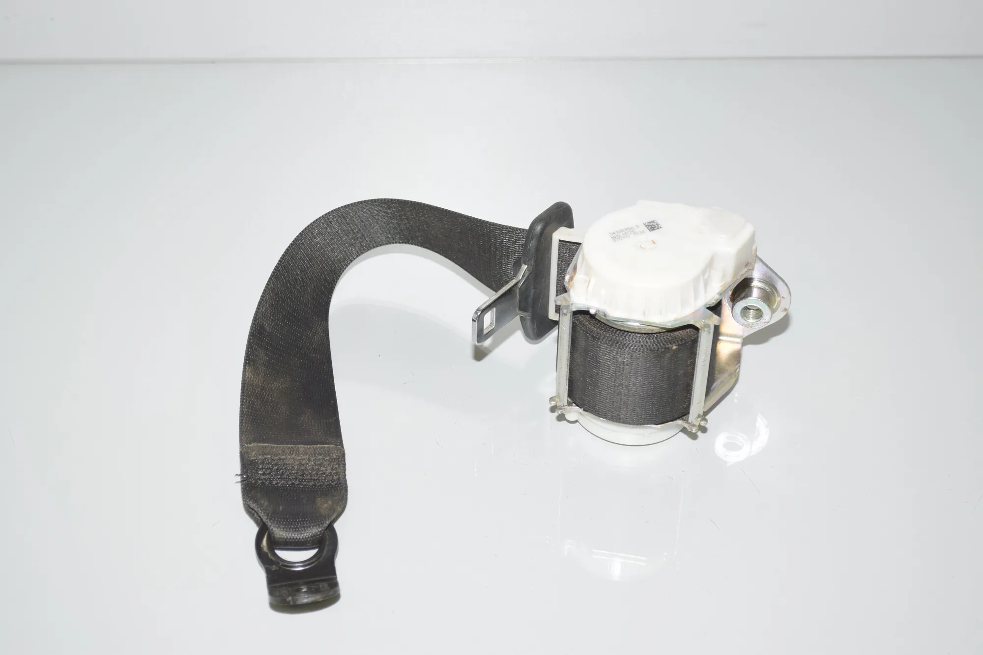 Rear Left Seatbelt – OEM 7305643 · BMW i3 (I01) Hybrid 2017 – 2