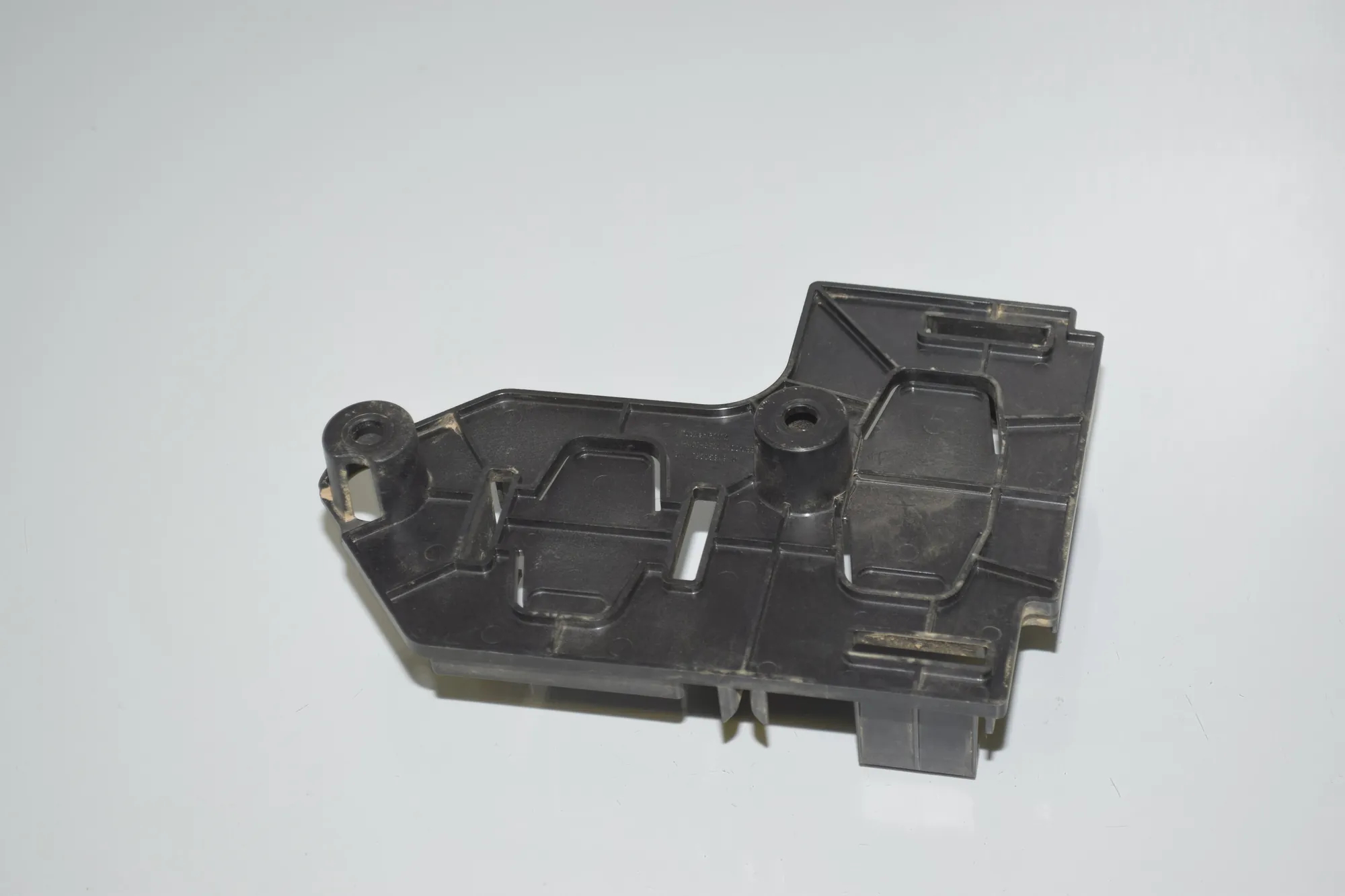 Bracket – OEM 9305949 · BMW i3 (I01) Hybrid 2017