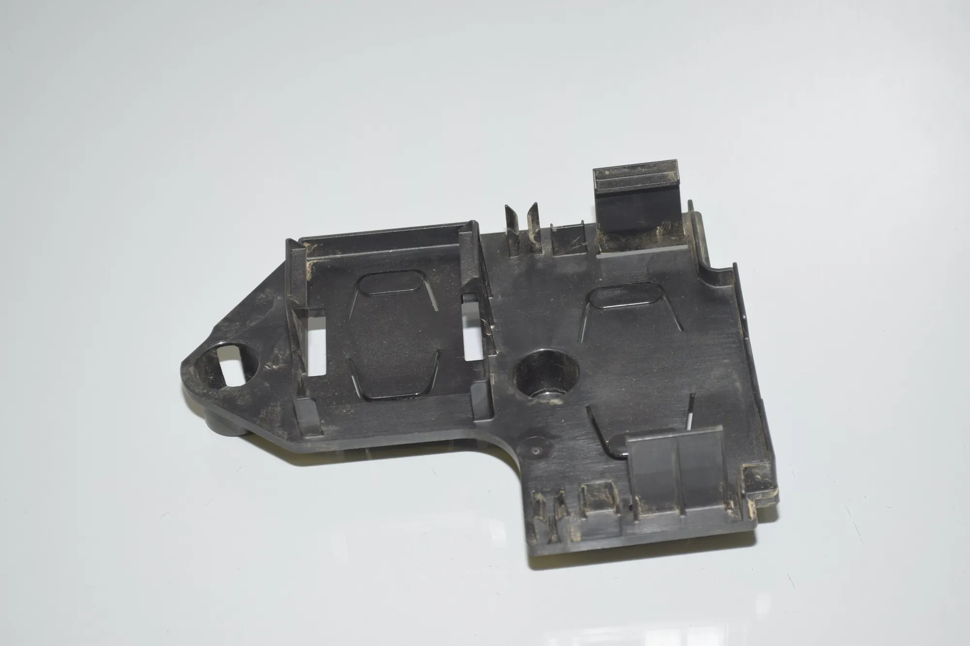 Bracket – OEM 9305949 · BMW i3 (I01) Hybrid 2017 – 2