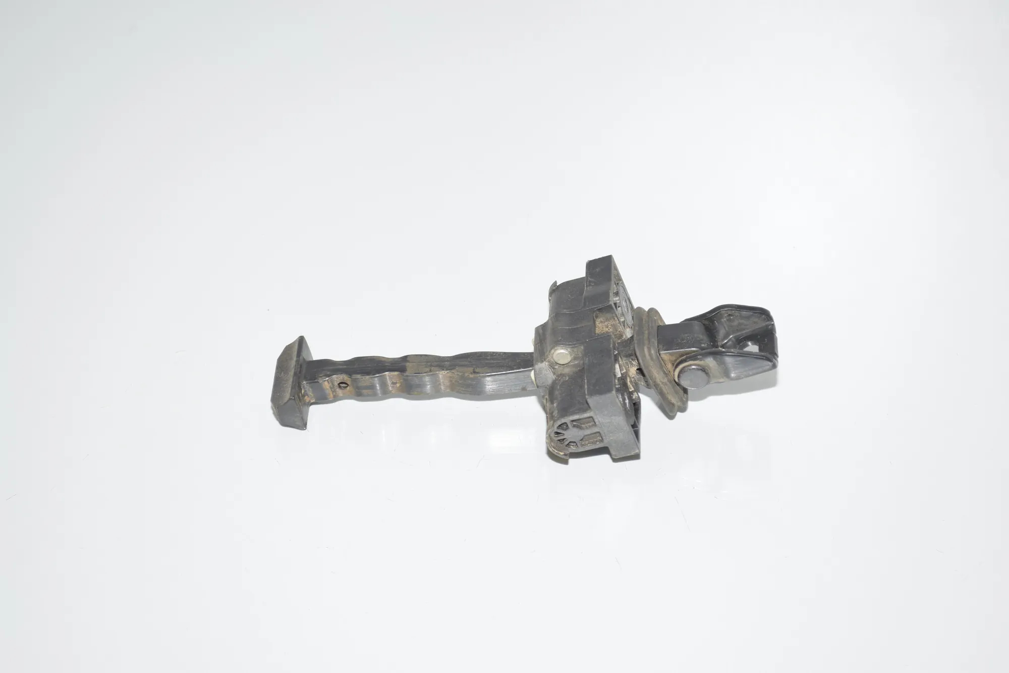 Front Right Door Hinge – OEM 51217400138 · BMW i3 (I01) Hybrid 2017 – 4