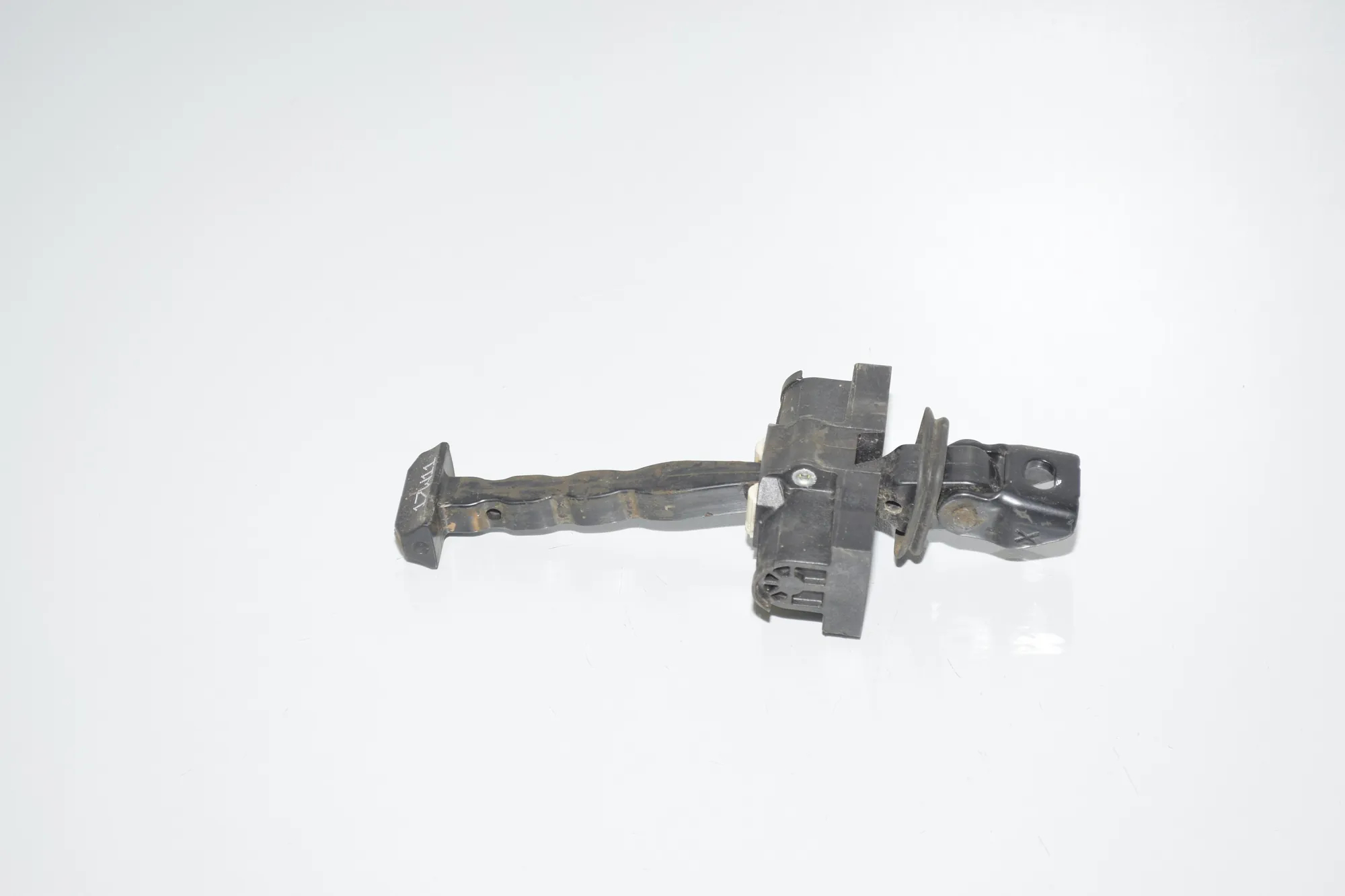 Front Right Door Hinge – OEM 51217400138 · BMW i3 (I01) Hybrid 2017 – 2