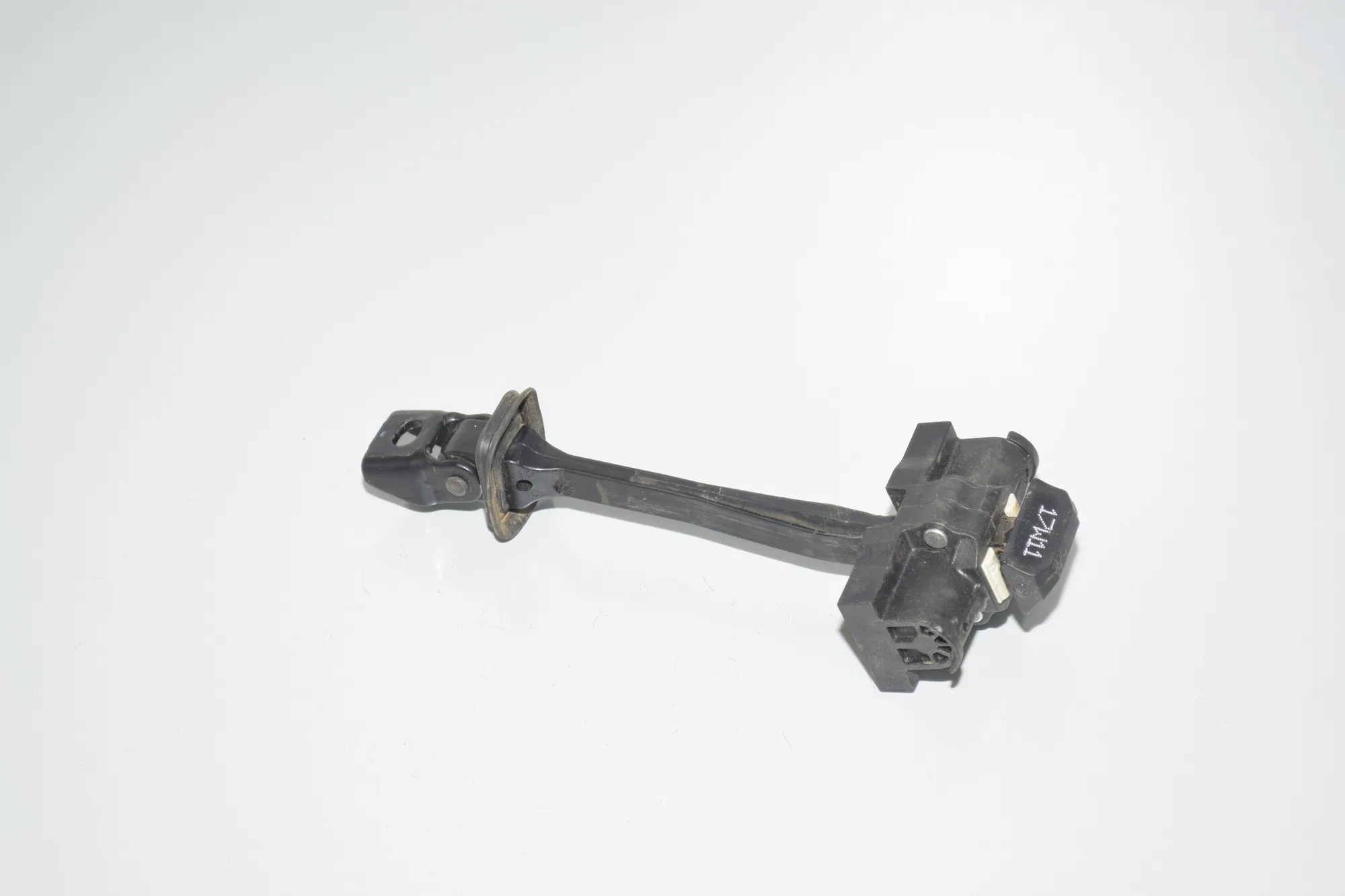 Rear Right Door Hinge – OEM 51217400140 · BMW i3 (I01) Hybrid 2017 – 4