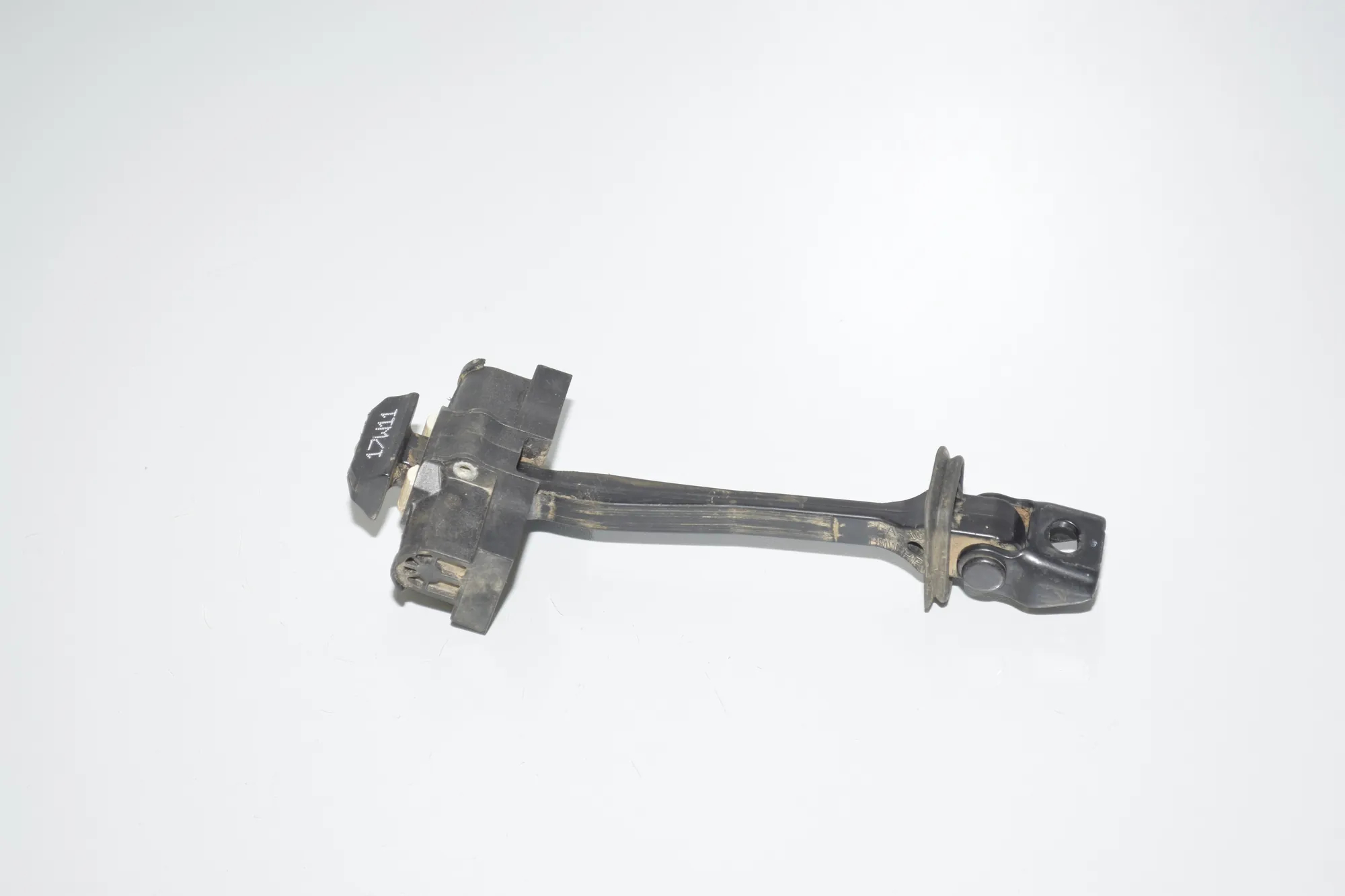 Rear Right Door Hinge – OEM 51217400140 · BMW i3 (I01) Hybrid 2017 – 2