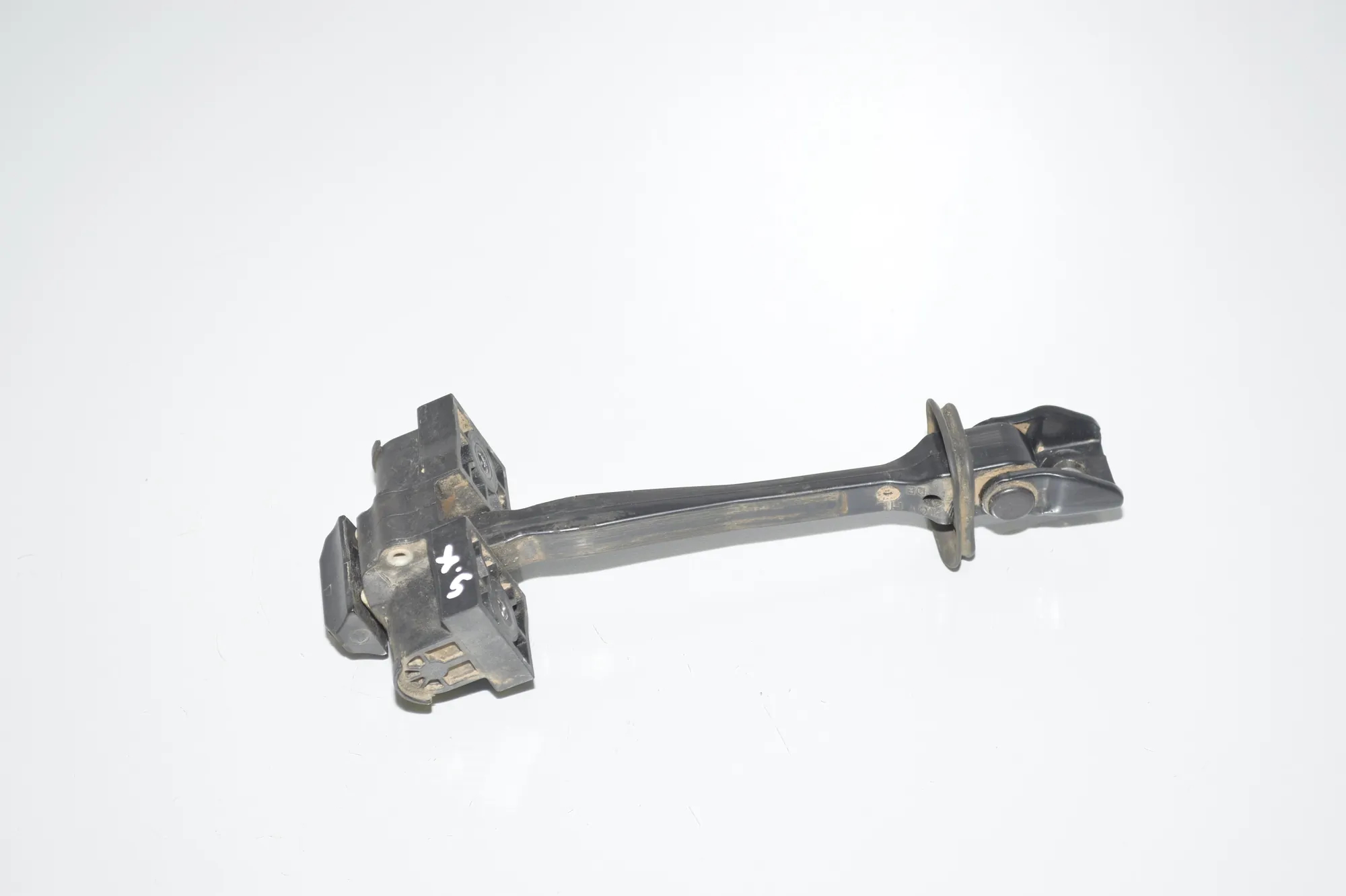 Rear Left Door Hinge – OEM 51217400139 · BMW i3 (I01) Hybrid 2017 – 3