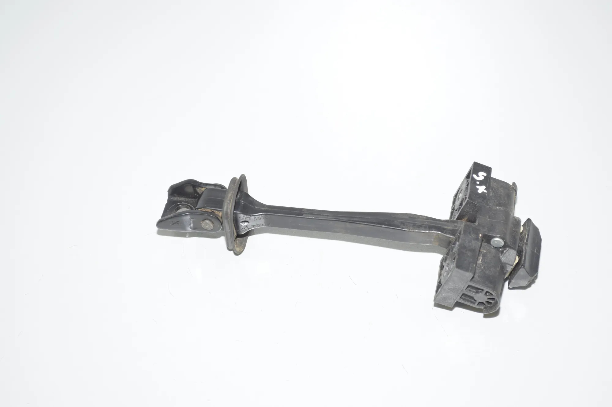 Rear Left Door Hinge – OEM 51217400139 · BMW i3 (I01) Hybrid 2017 – 2