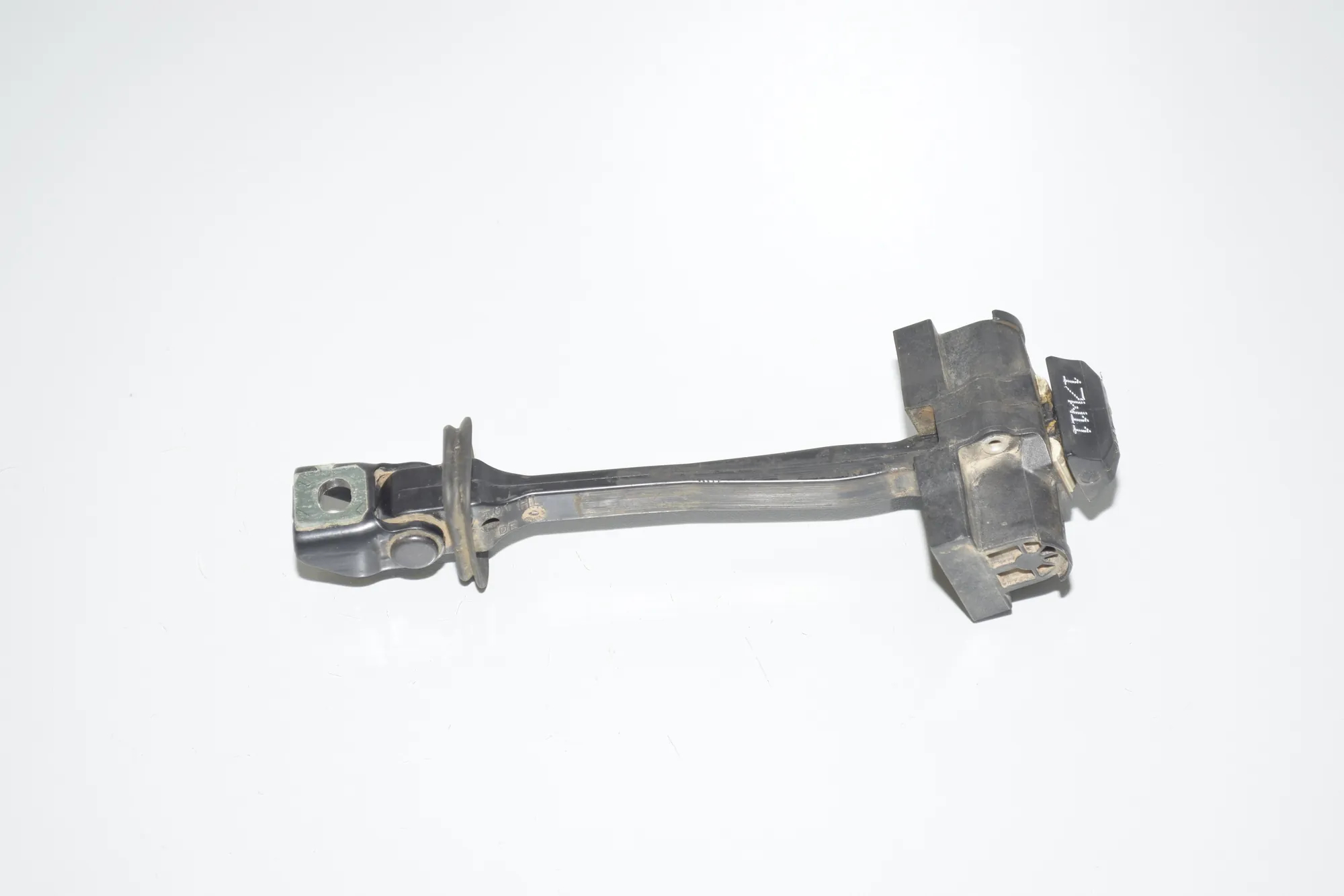 Rear Left Door Hinge – OEM 51217400139 · BMW i3 (I01) Hybrid 2017 – 4